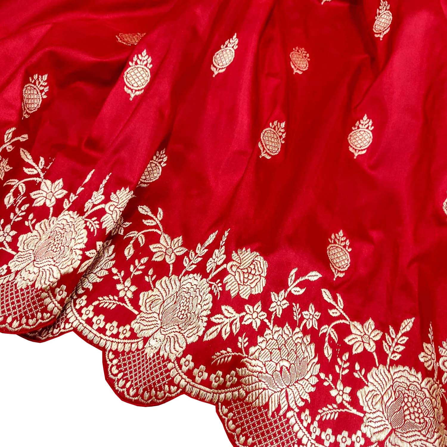Exquisite Red Banarasi Handloom Katan Silk Saree - Luxurion World