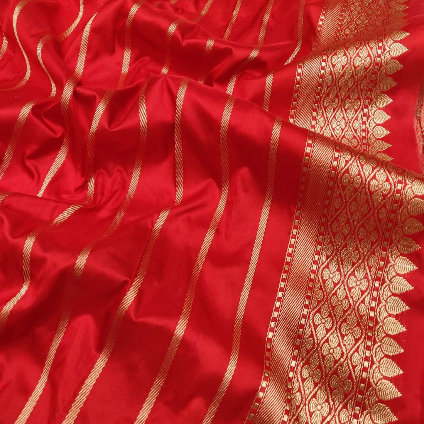 Red Handloom Banarasi Pure Katan Silk Sona Roopa Flower Design Saree - Luxurion World