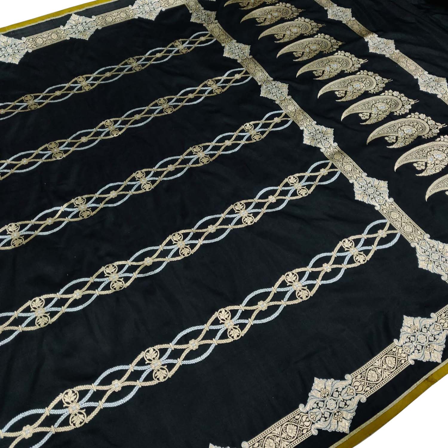 Exquisite Black Banarasi Handloom Pure Katan Silk Saree - Luxurion World