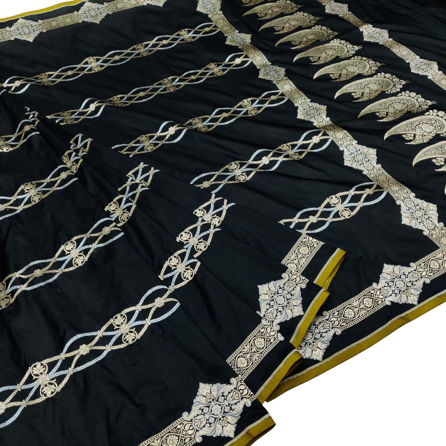 Exquisite Black Banarasi Handloom Pure Katan Silk Saree - Luxurion World