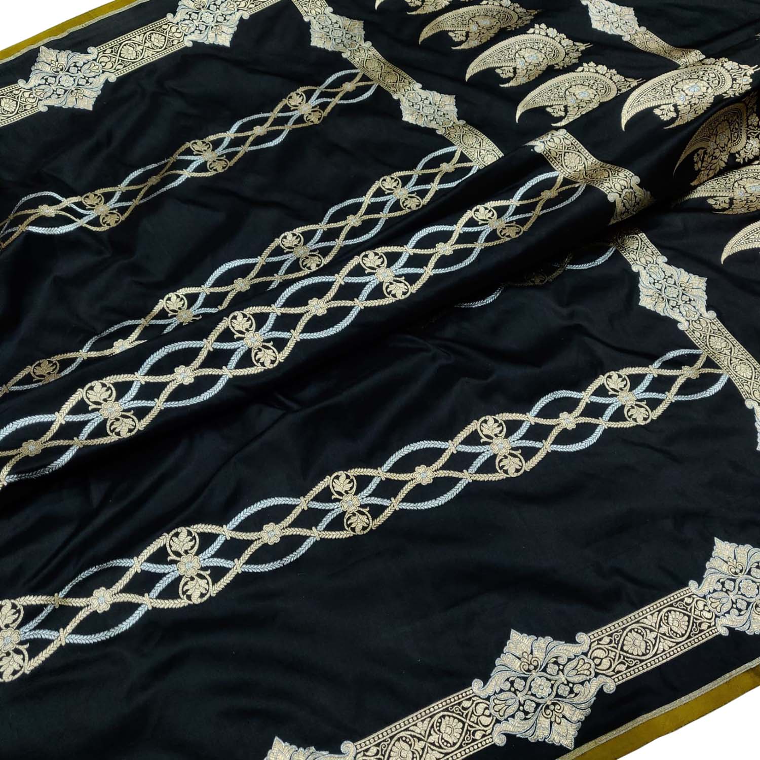 Exquisite Black Banarasi Handloom Pure Katan Silk Saree - Luxurion World