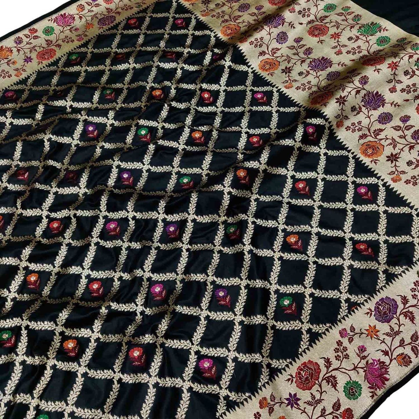 Elegant Black Banarasi Handloom Pure Katan Silk Flower Design Meenakari Saree - Luxurion World