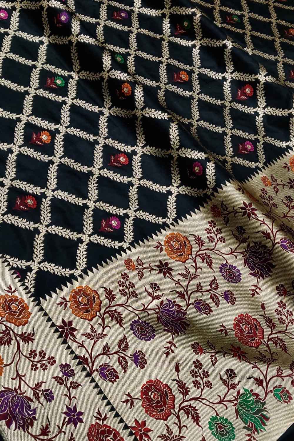 Elegant Black Banarasi Handloom Pure Katan Silk Flower Design Meenakari Saree - Luxurion World