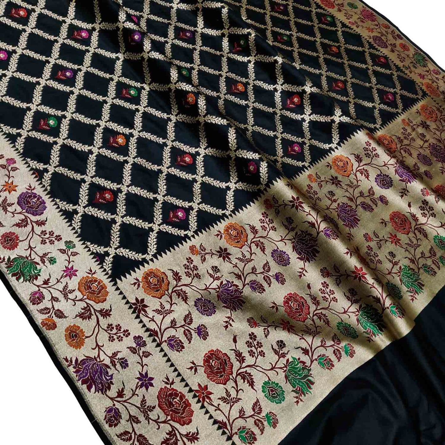 Elegant Black Banarasi Handloom Pure Katan Silk Flower Design Meenakari Saree - Luxurion World