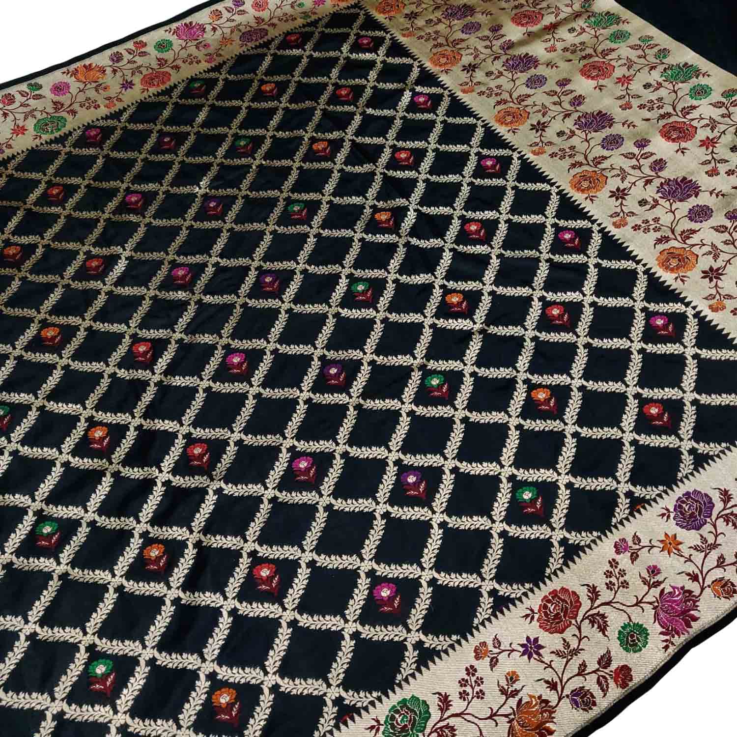 Elegant Black Banarasi Handloom Pure Katan Silk Flower Design Meenakari Saree - Luxurion World