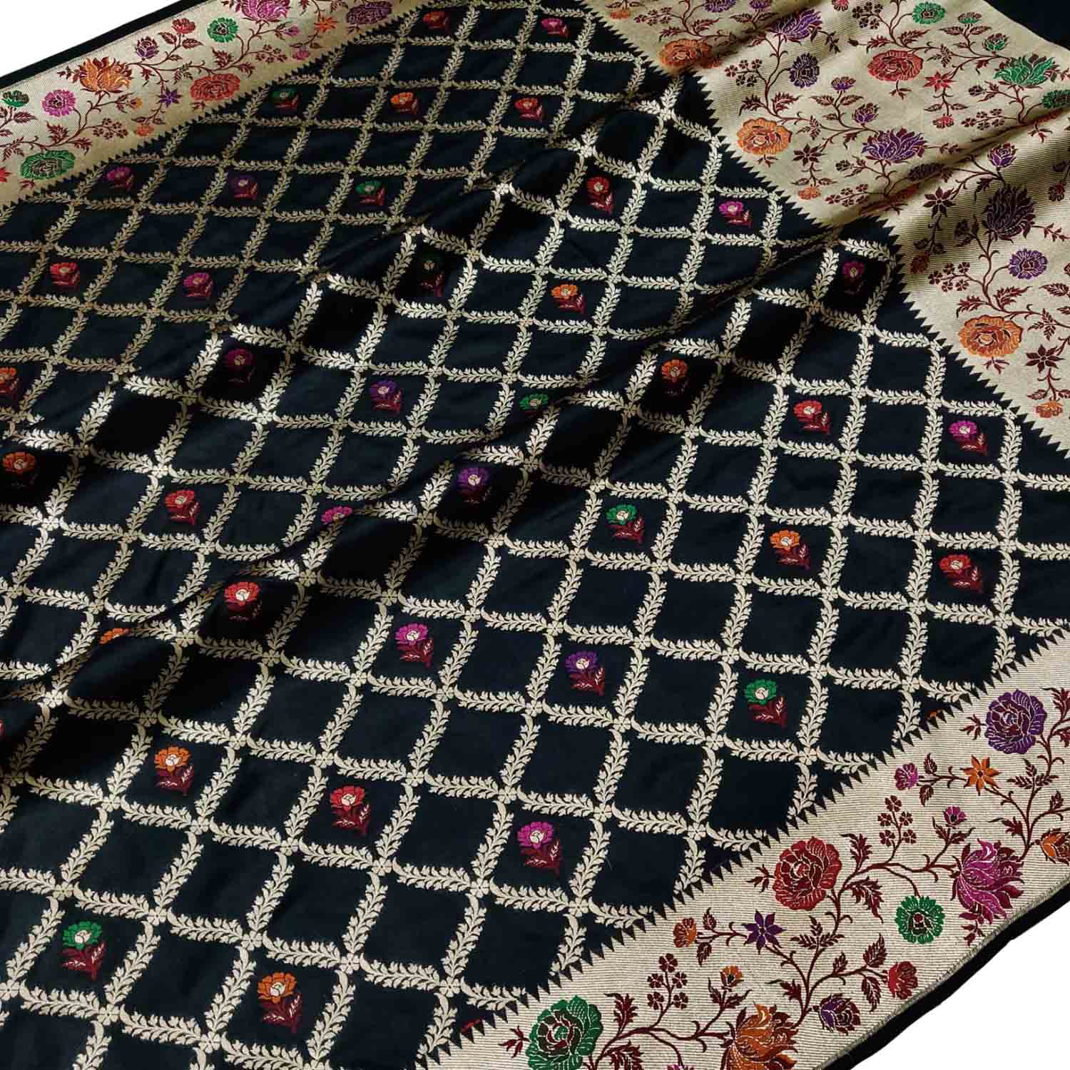 Elegant Black Banarasi Handloom Pure Katan Silk Flower Design Meenakari Saree - Luxurion World