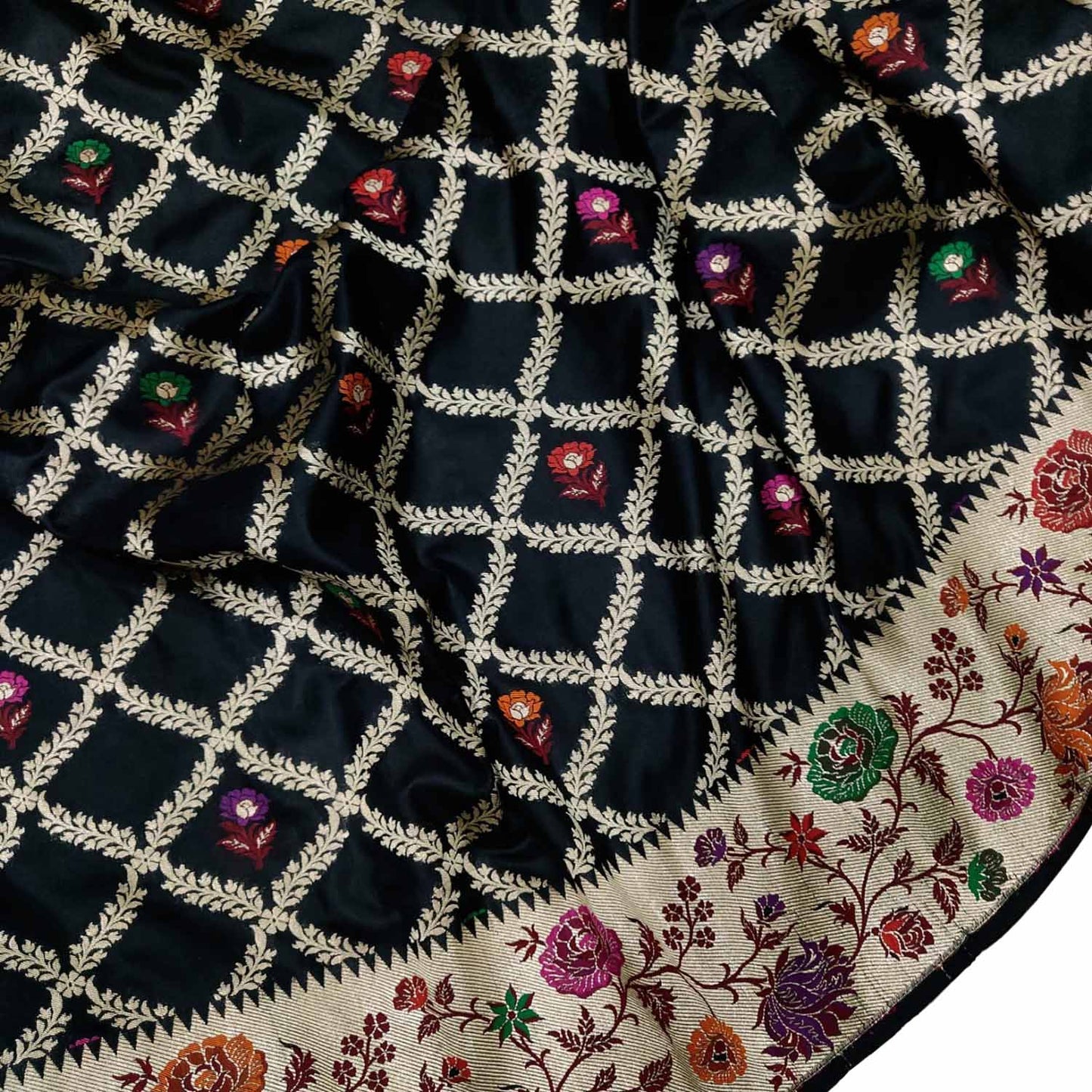 Elegant Black Banarasi Handloom Pure Katan Silk Flower Design Meenakari Saree - Luxurion World