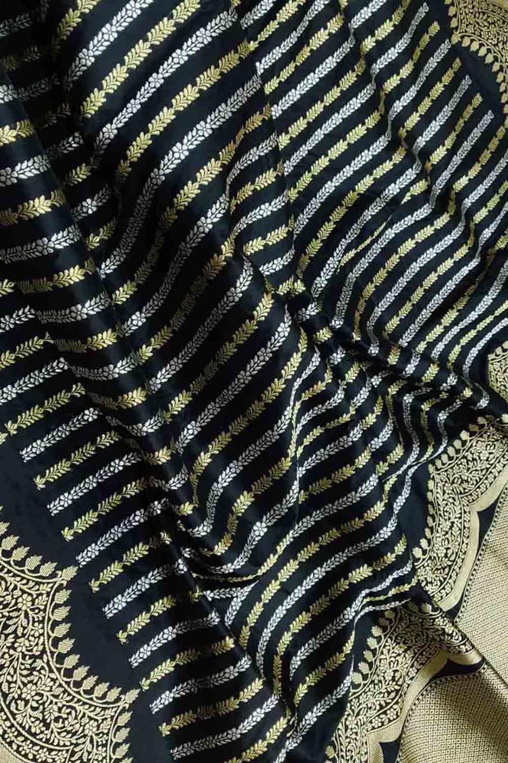 Exquisite Black Banarasi Handloom Pure Katan Silk Sona Roopa Saree - Luxurion World