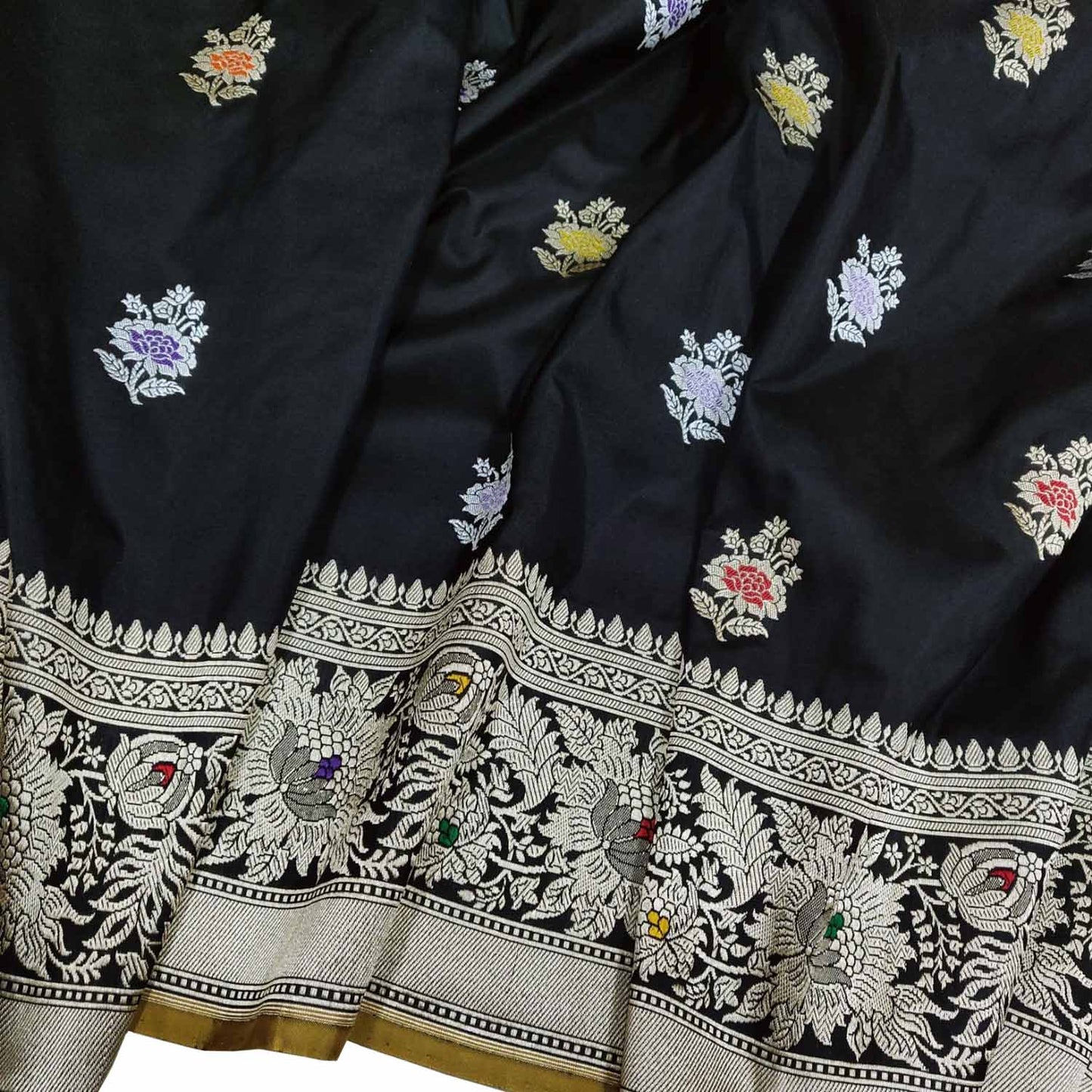 Elegant Black Banarasi Handloom Pure Katan Silk Flower Design Meenakari Saree - Luxurion World