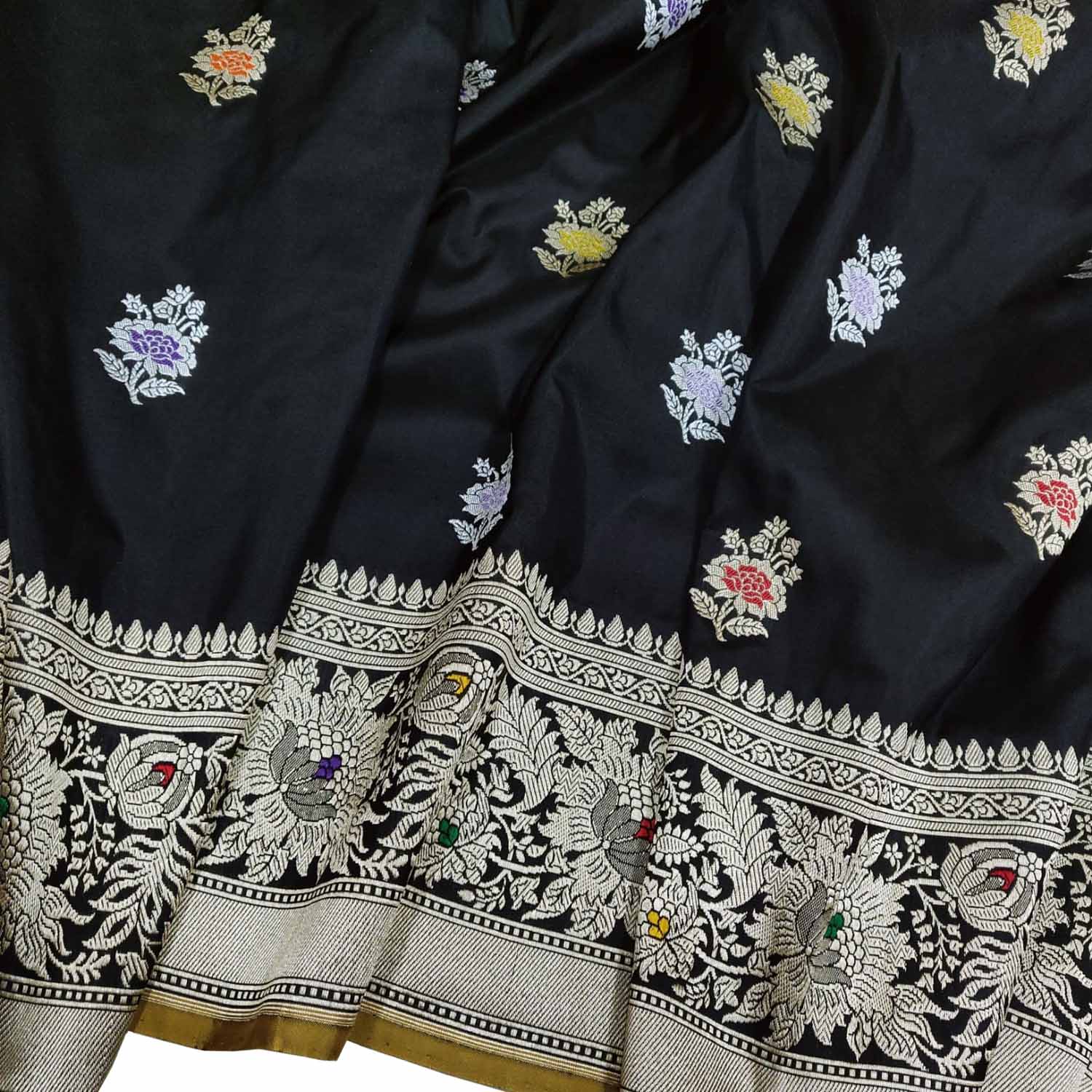 Elegant Black Banarasi Handloom Pure Katan Silk Flower Design Meenakari Saree - Luxurion World