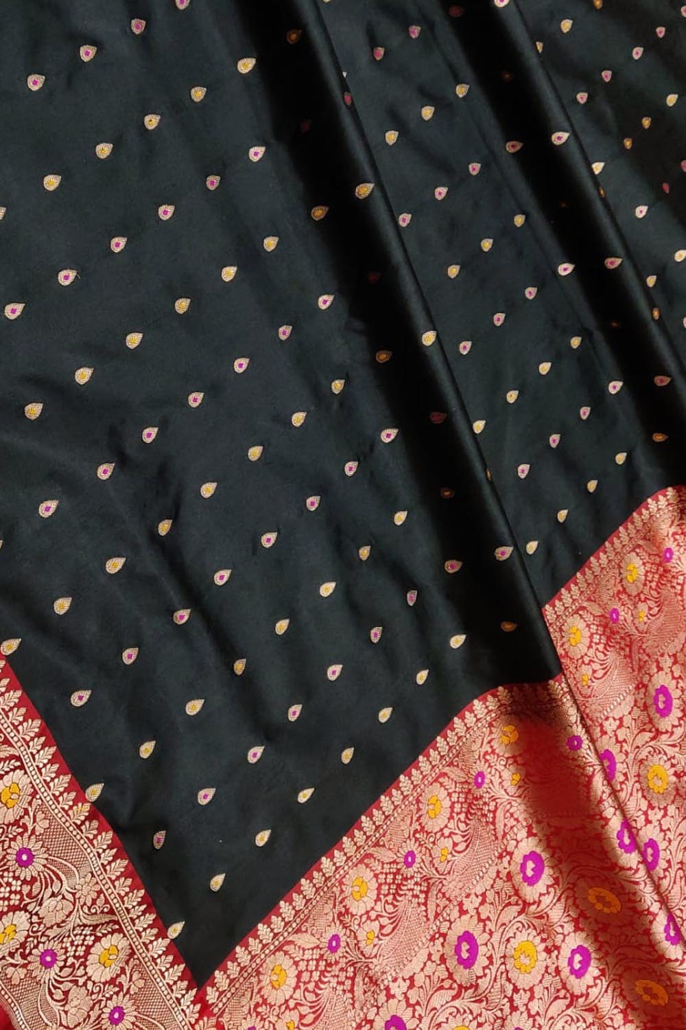 Elegant Black And Red Banarasi Handloom Pure Katan Silk Meenakari Saree - Luxurion World