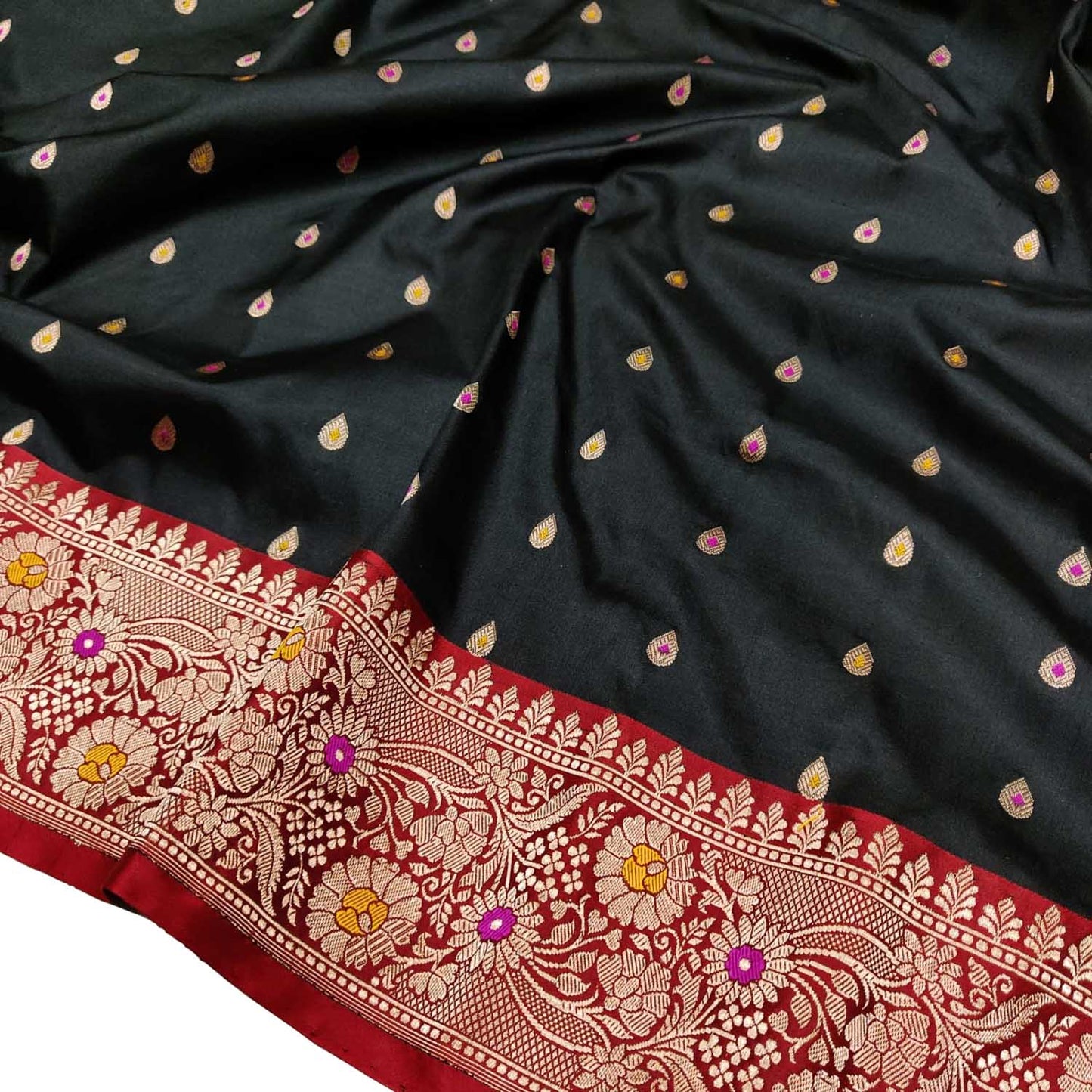 Elegant Black And Red Banarasi Handloom Pure Katan Silk Meenakari Saree - Luxurion World