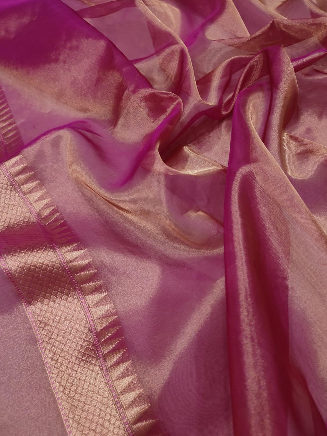 Golden Handloom Banarasi Pure Tissue Flower Design Meenakari Saree - Luxurion World