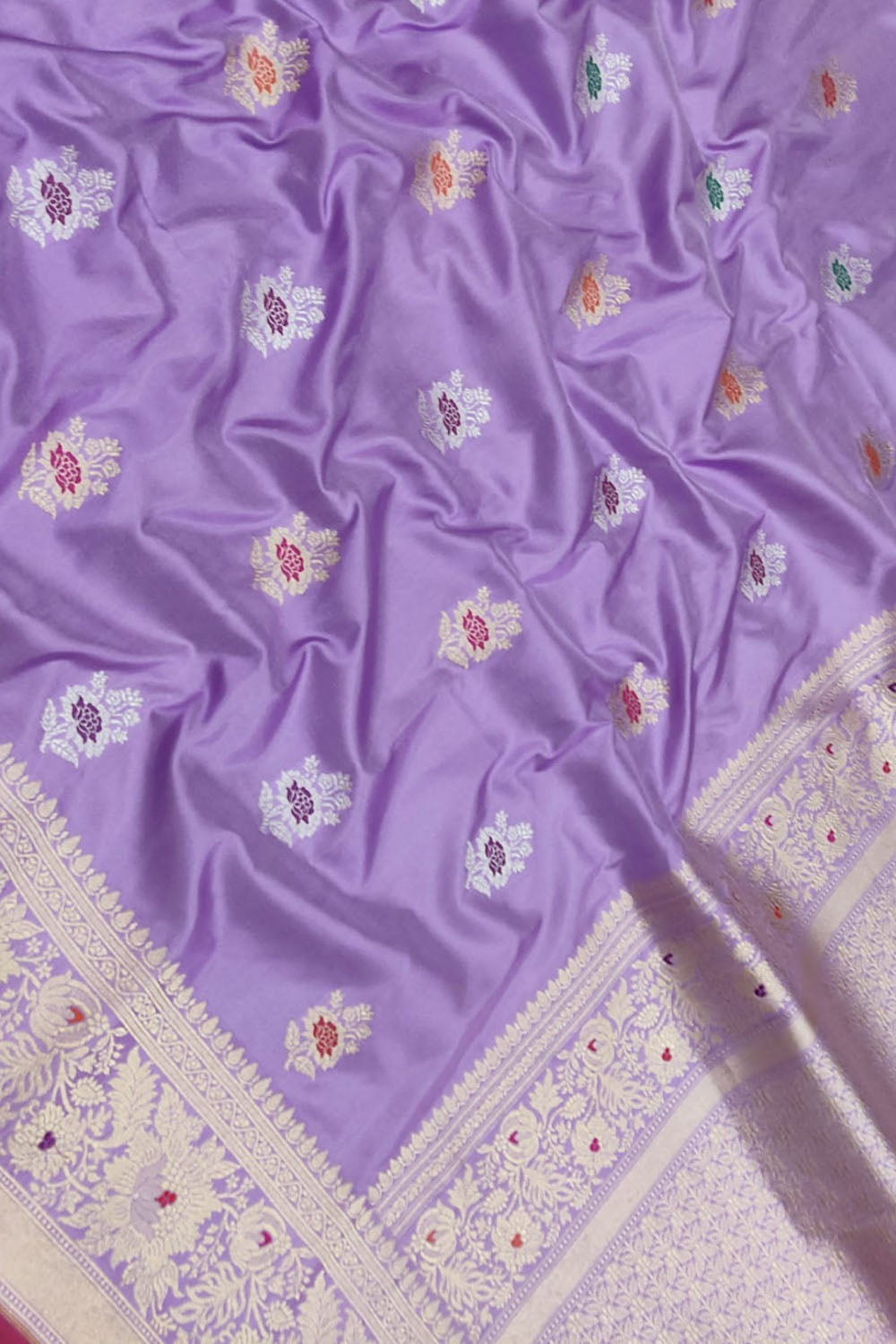 Exquisite Purple Handloom Banarasi Pure Katan Silk Flower Design Meenakari Saree - Luxurion World