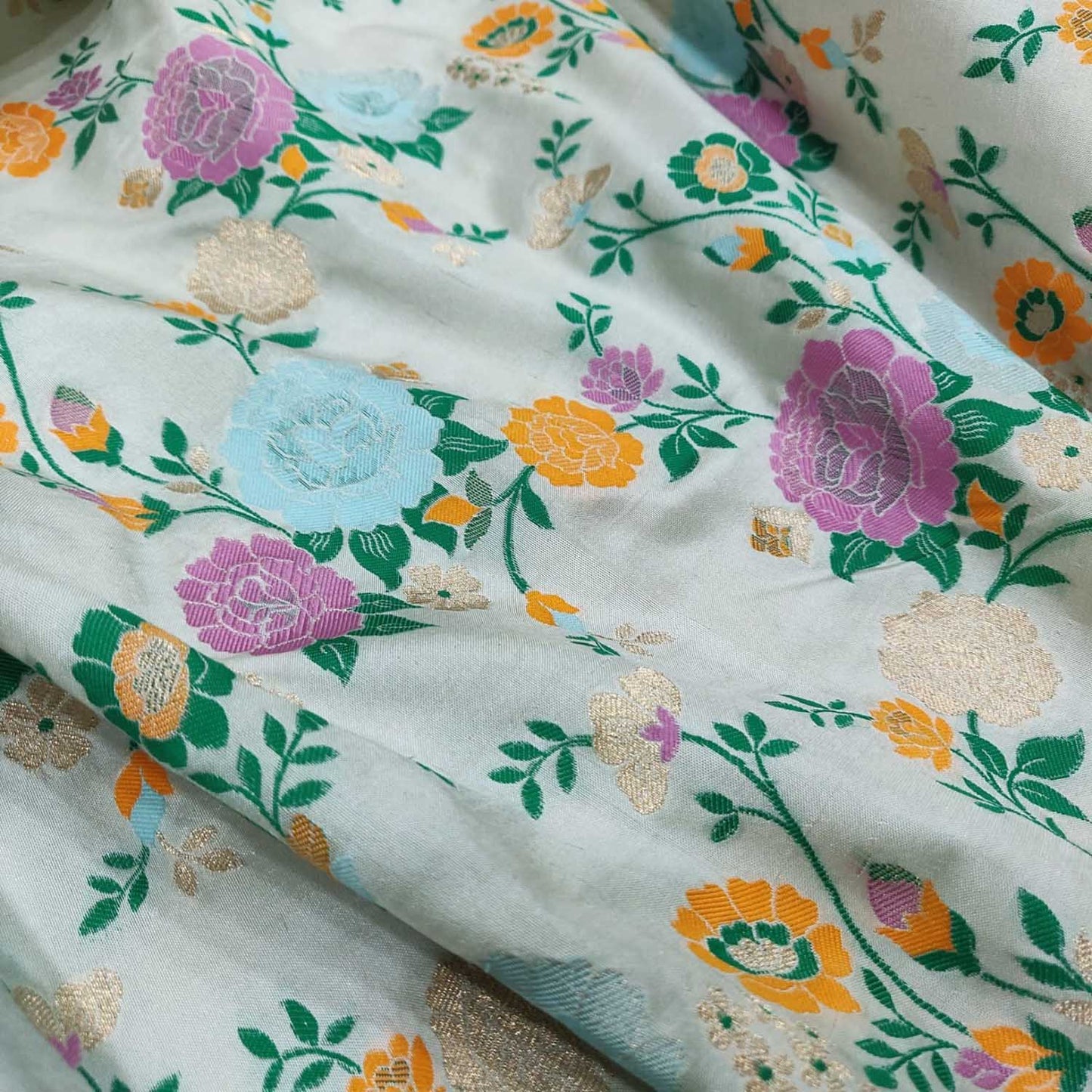 Elegant Off White Handloom Banarasi Pure Katan Silk Flower Design Meenakari Saree - Luxurion World