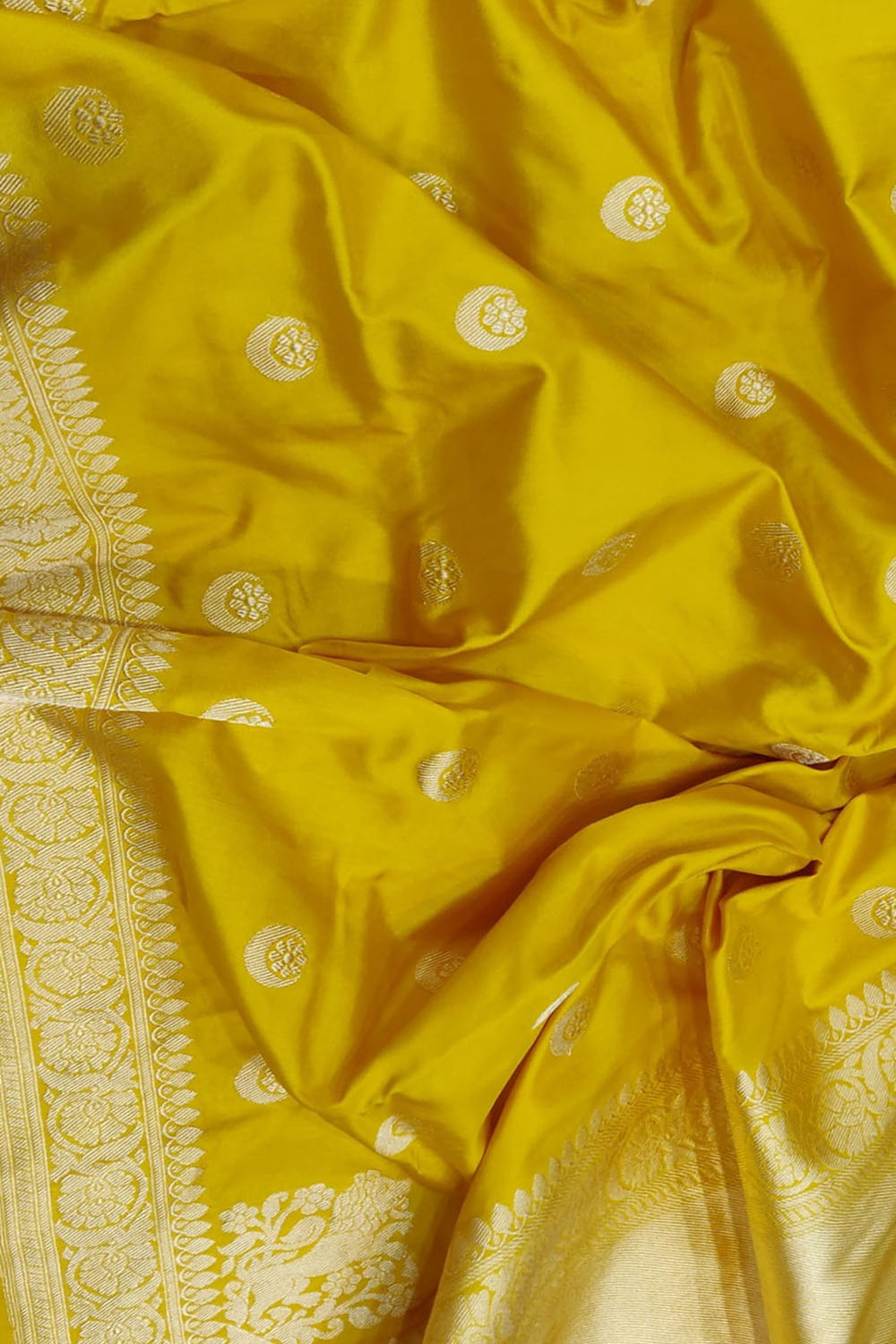 Yellow Handloom Banarasi Pure Katan Silk Chand Booti Design Saree - Luxurion World