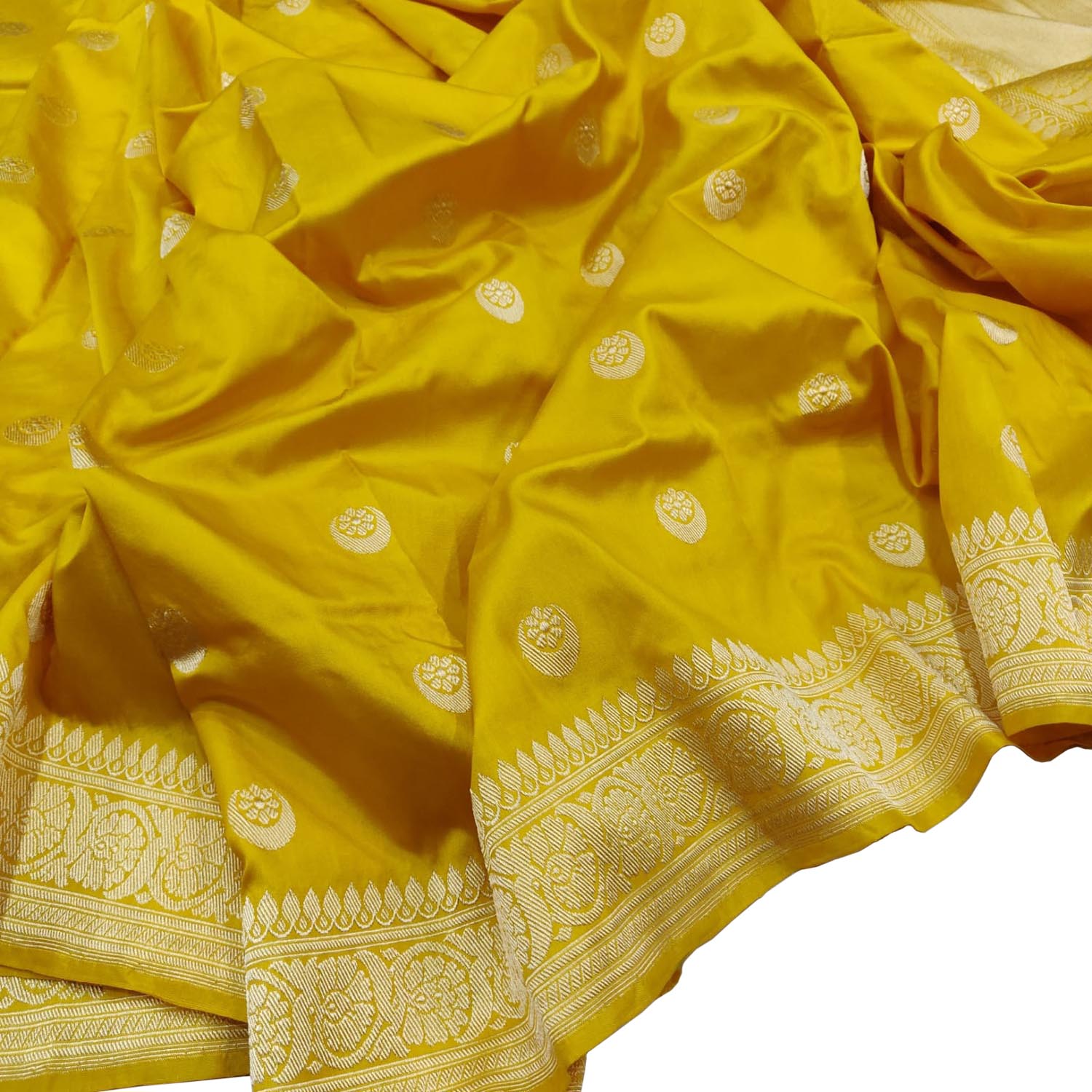 Yellow Handloom Banarasi Pure Katan Silk Chand Booti Design Saree - Luxurion World