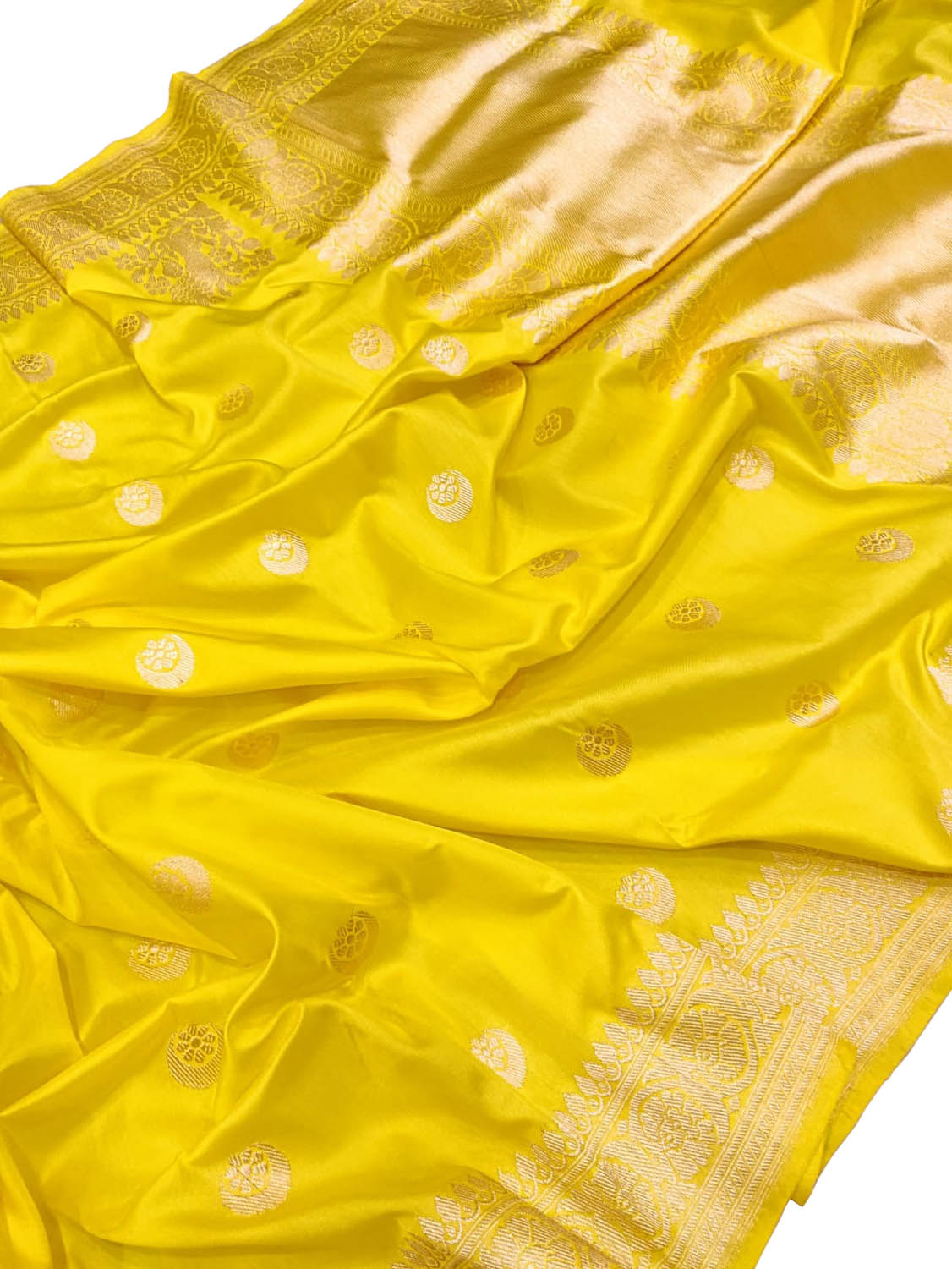 Yellow Handloom Banarasi Pure Katan Silk Chand Booti Design Saree - Luxurion World