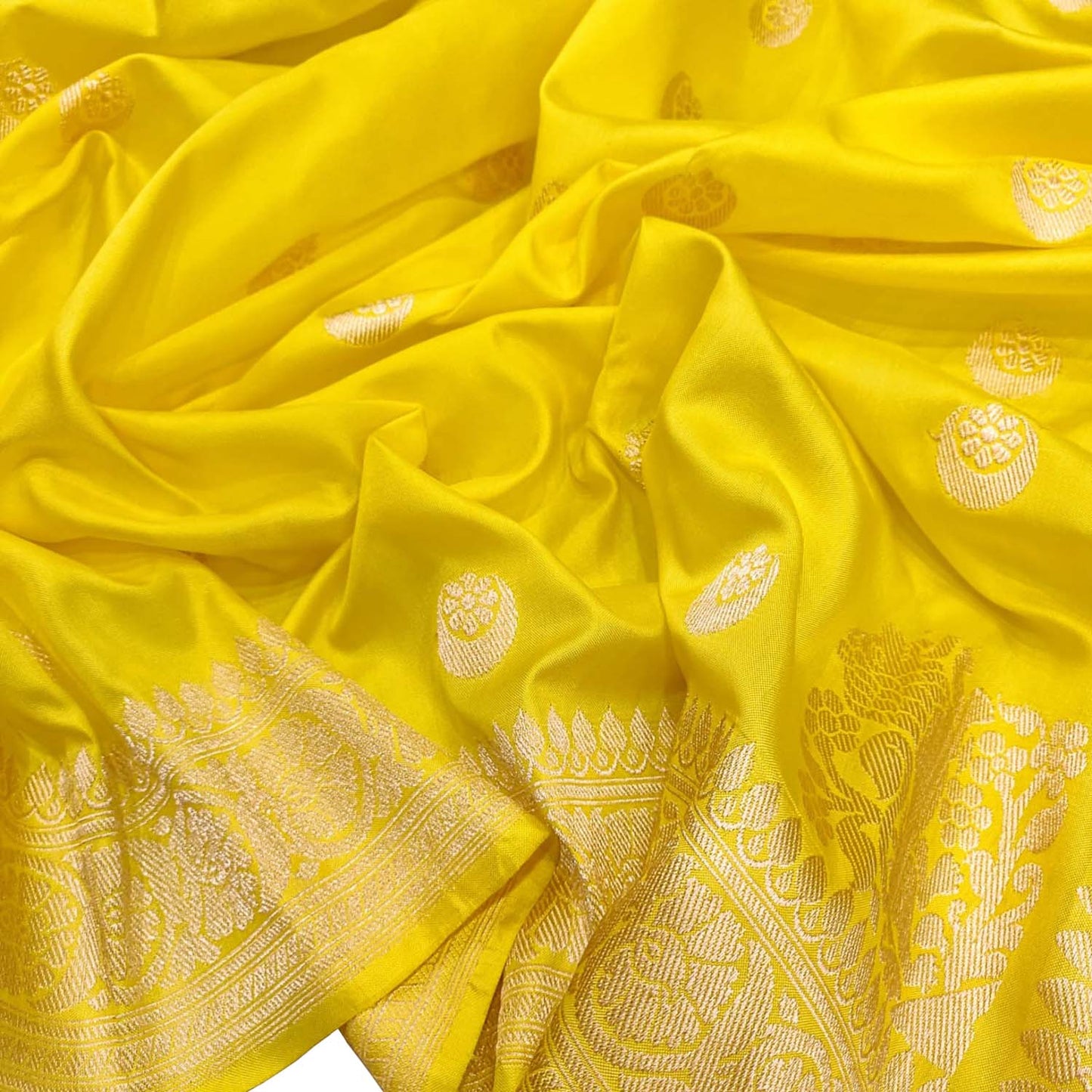 Yellow Handloom Banarasi Pure Katan Silk Chand Booti Design Saree - Luxurion World