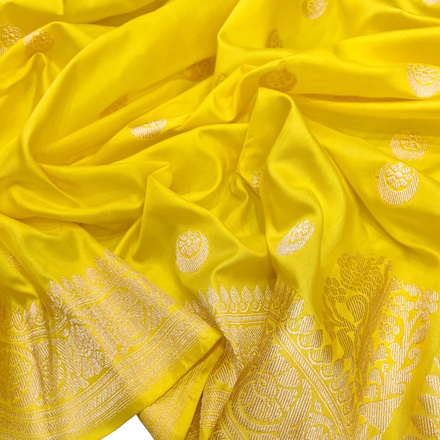 Yellow Handloom Banarasi Pure Katan Silk Chand Booti Design Saree - Luxurion World