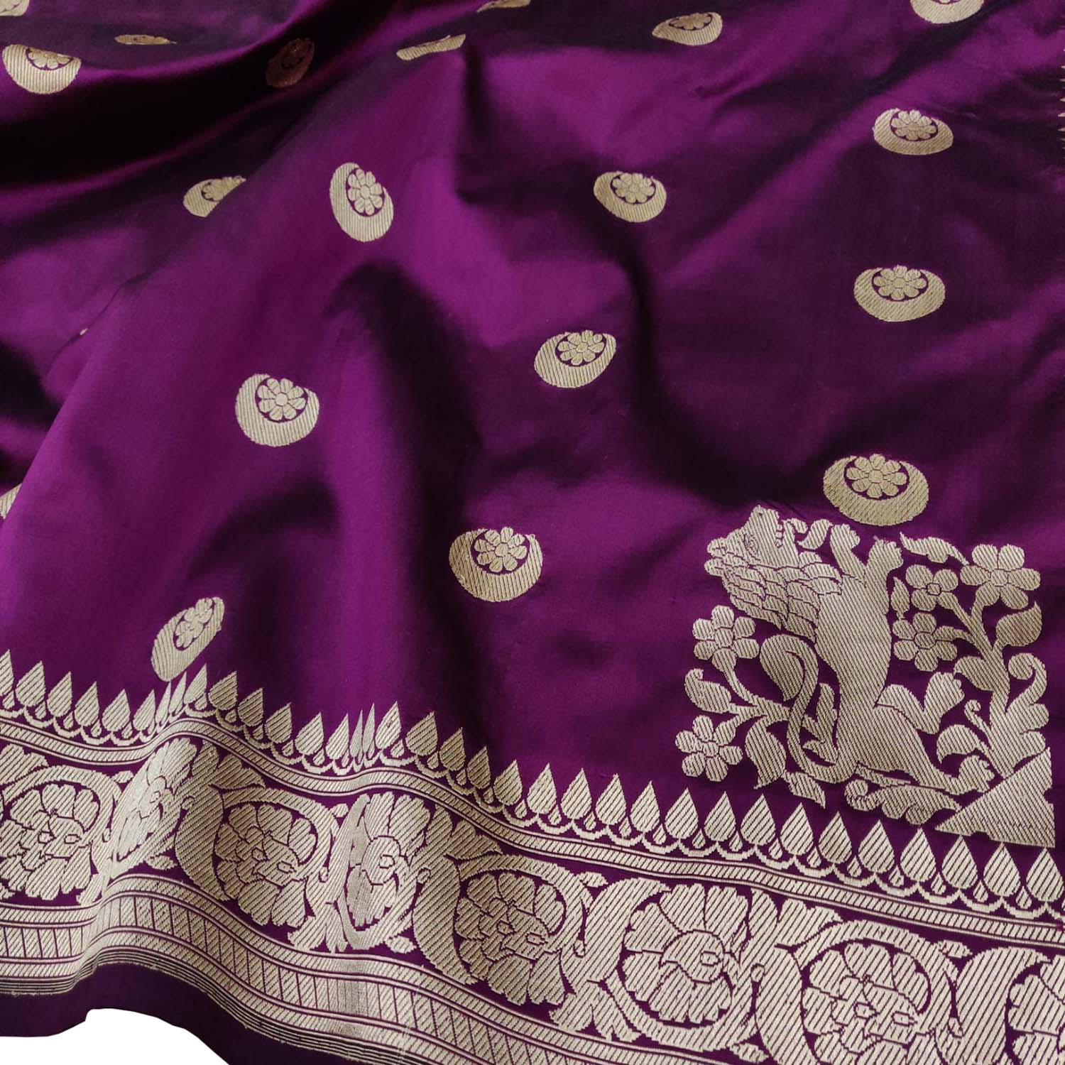 Elegant Purple Handloom Banarasi Pure Katan Silk Chand Booti Design Saree - Luxurion World