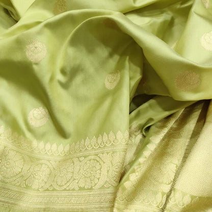 Elegant Green Handloom Banarasi Pure Katan Silk Chand Booti Design Saree - Luxurion World