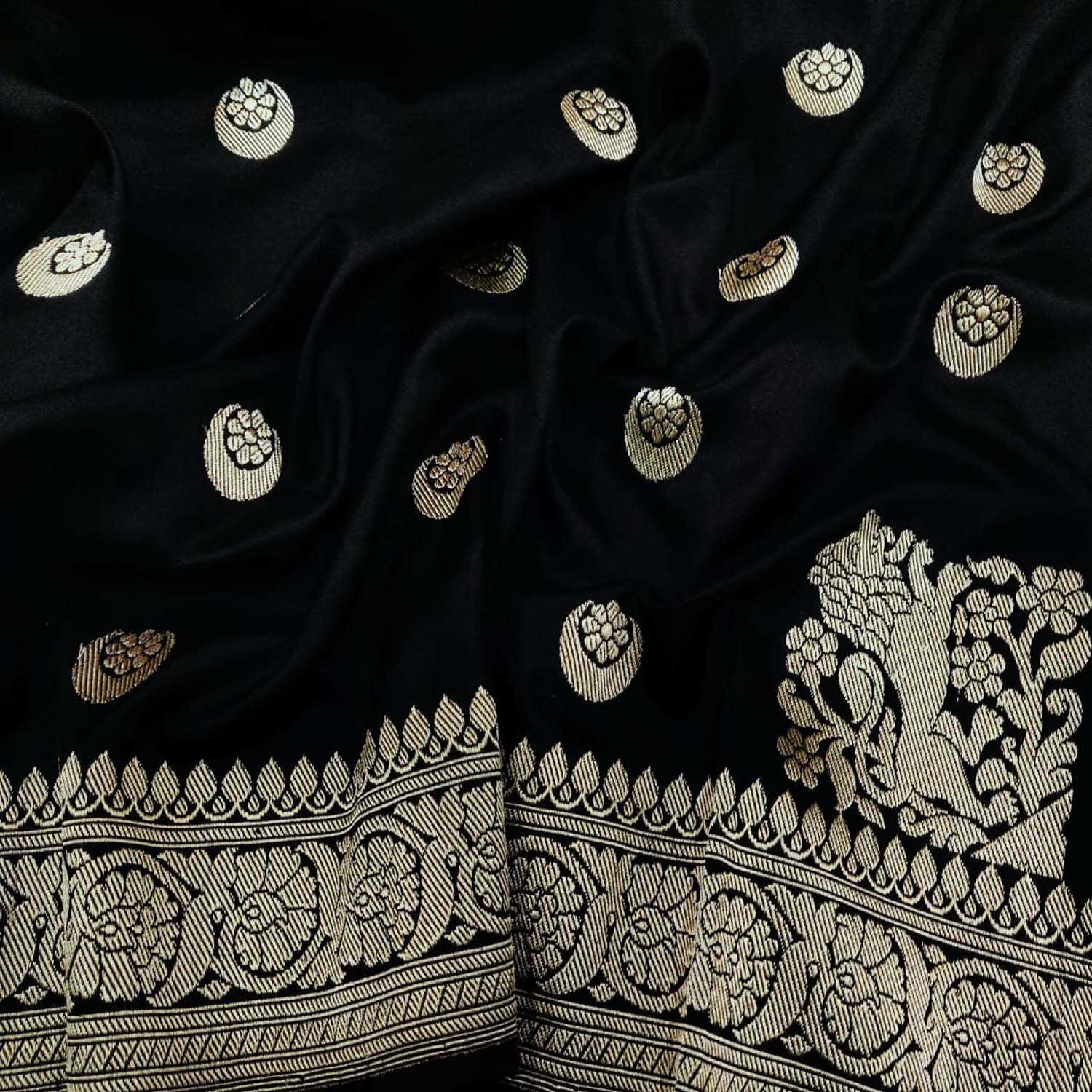 Exquisite Black Handloom Banarasi Pure Katan Silk Chand Booti Design Saree - Luxurion World