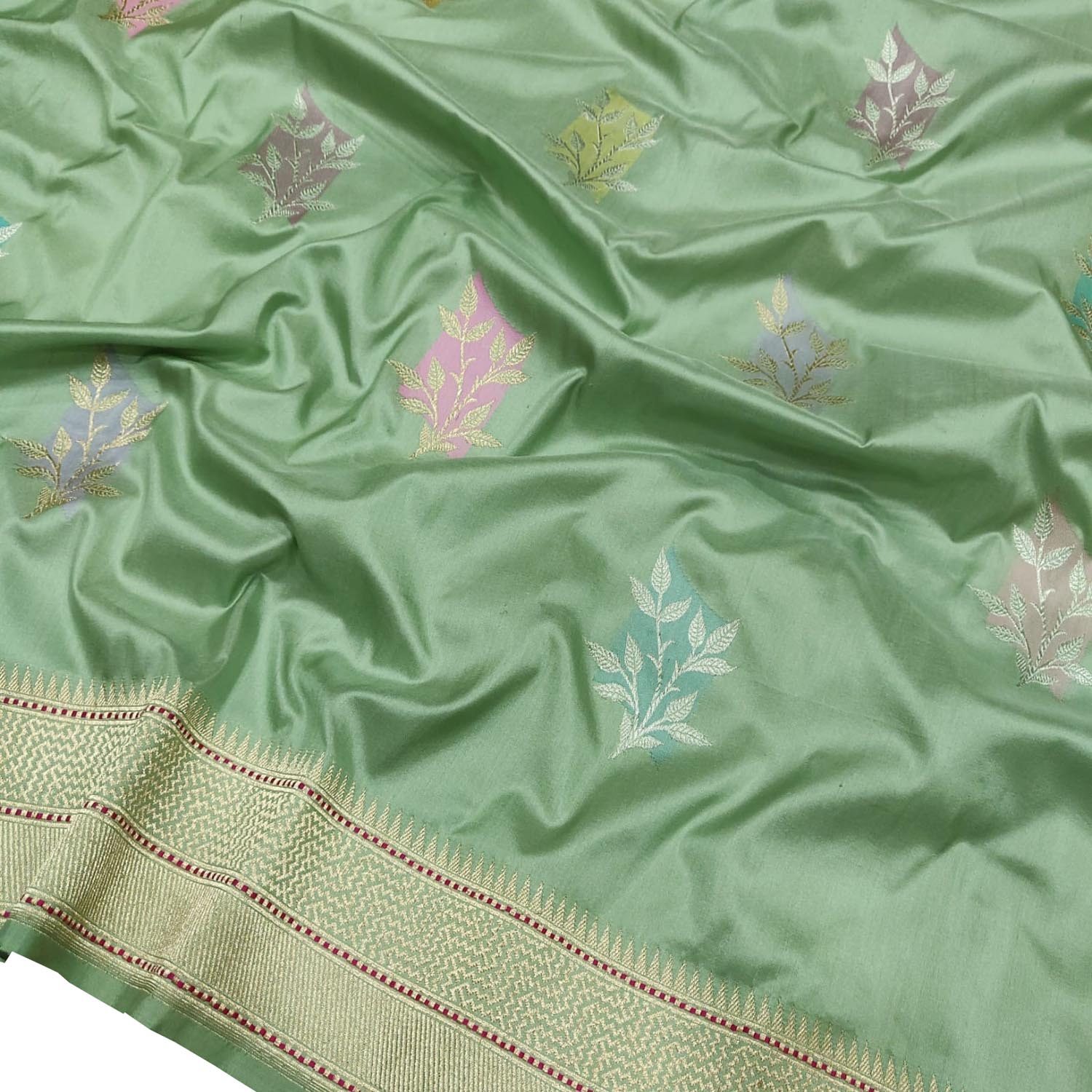 Green Handloom Banarasi Pure Katan Silk Flower Design Saree - Luxurion World