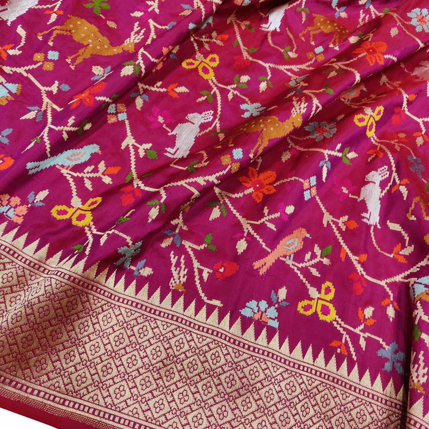 Pink Handloom Banarasi Pure Katan Silk Animal , Bird & Flower Design Saree - Luxurion World