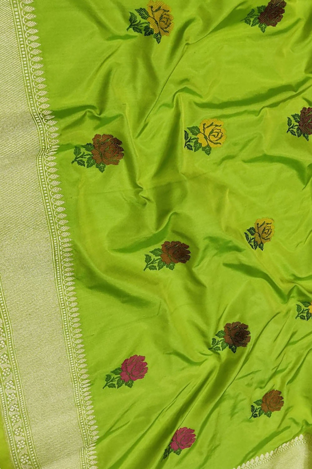 Green Handloom Banarasi Pure Katan Silk Flower Design Saree - Luxurion World