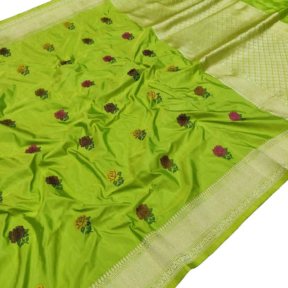 Green Handloom Banarasi Pure Katan Silk Flower Design Saree - Luxurion World