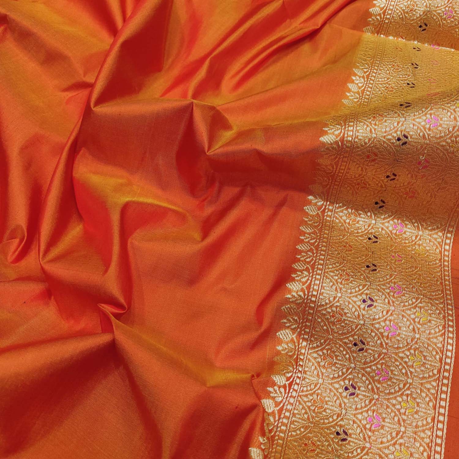 Exquisite Purple Handloom Banarasi Pure Katan Silk Saree with Flower Design - Luxurion World