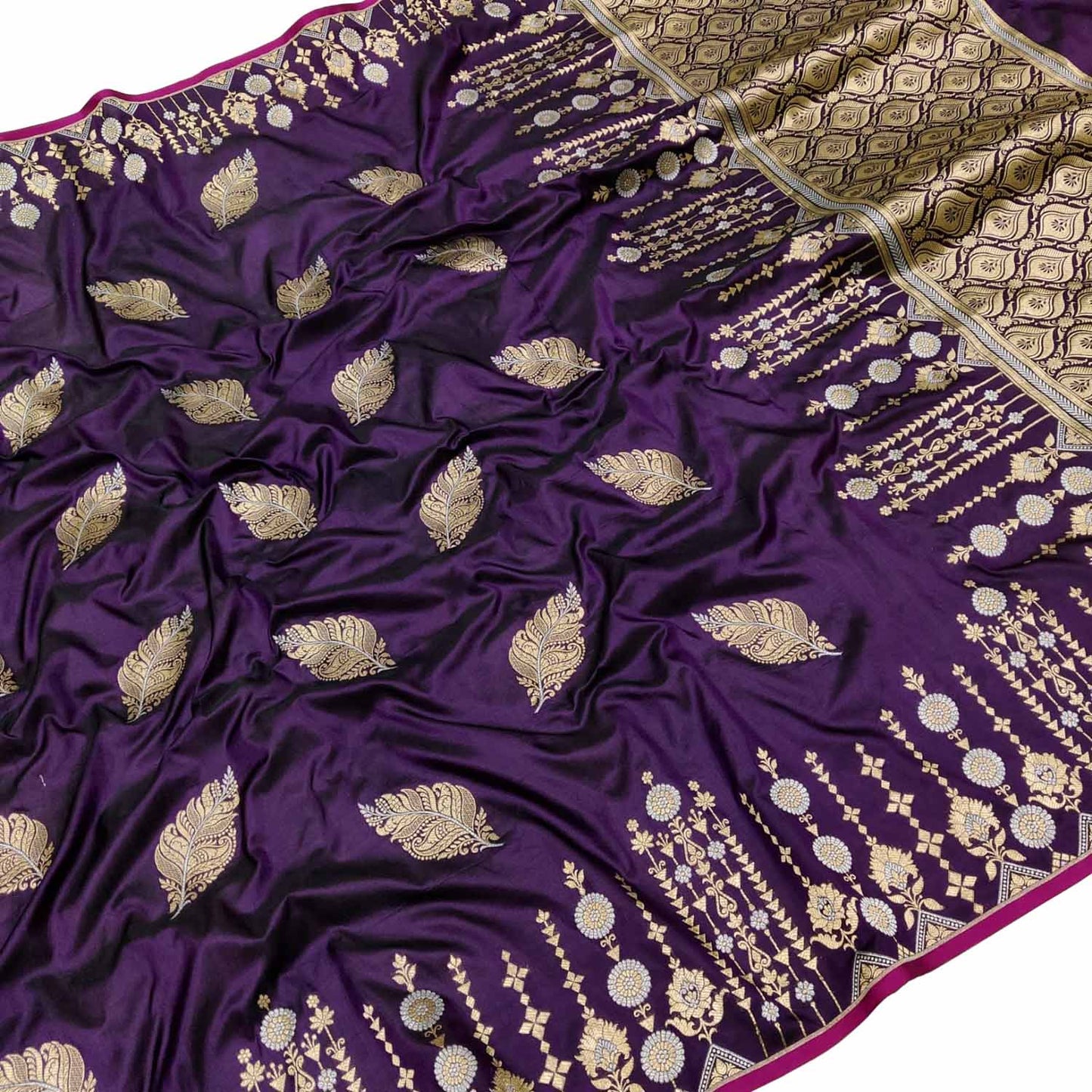 Exquisite Handloom Banarasi Pure Katan Silk Saree with Flower Design - Luxurion World
