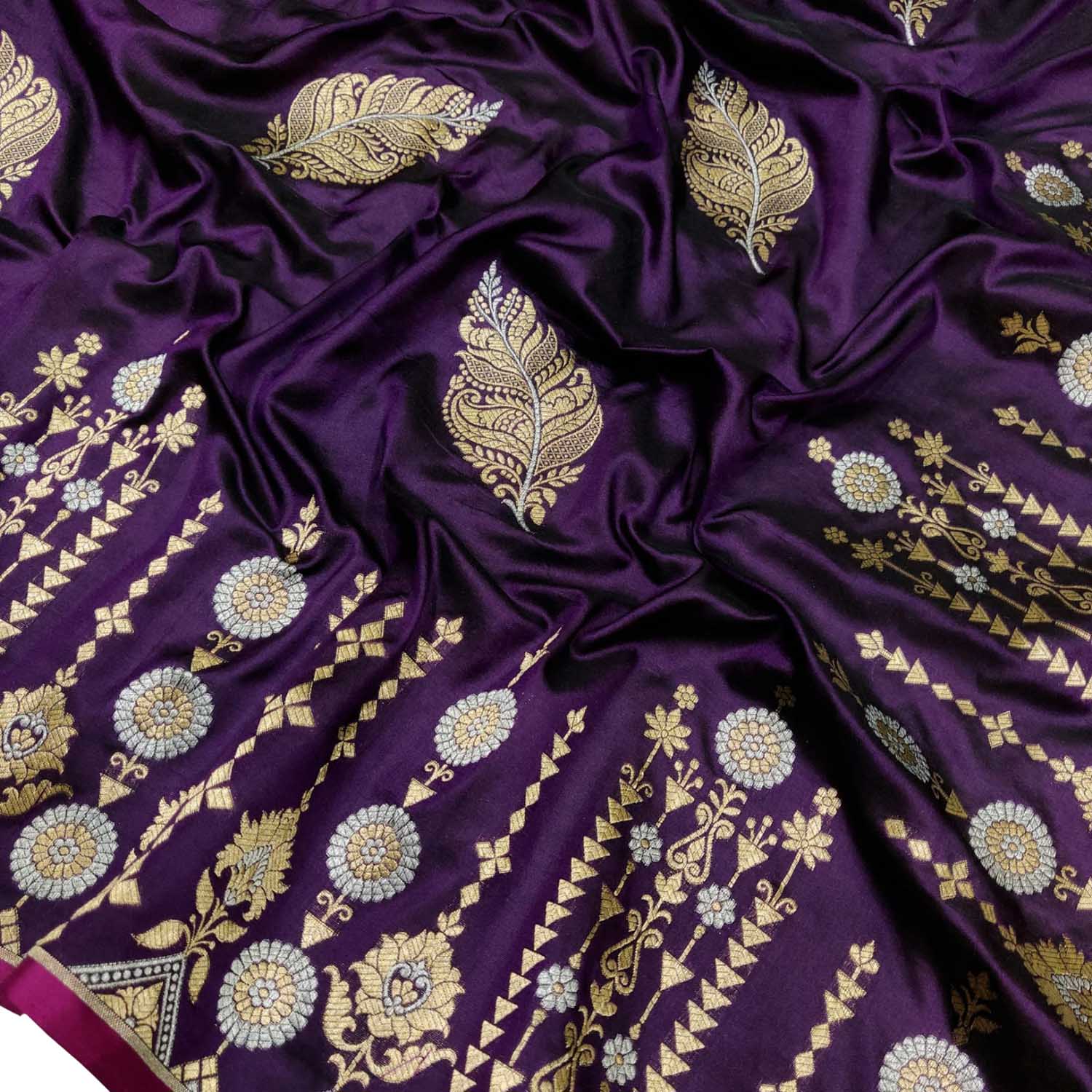 Exquisite Handloom Banarasi Pure Katan Silk Saree with Flower Design - Luxurion World
