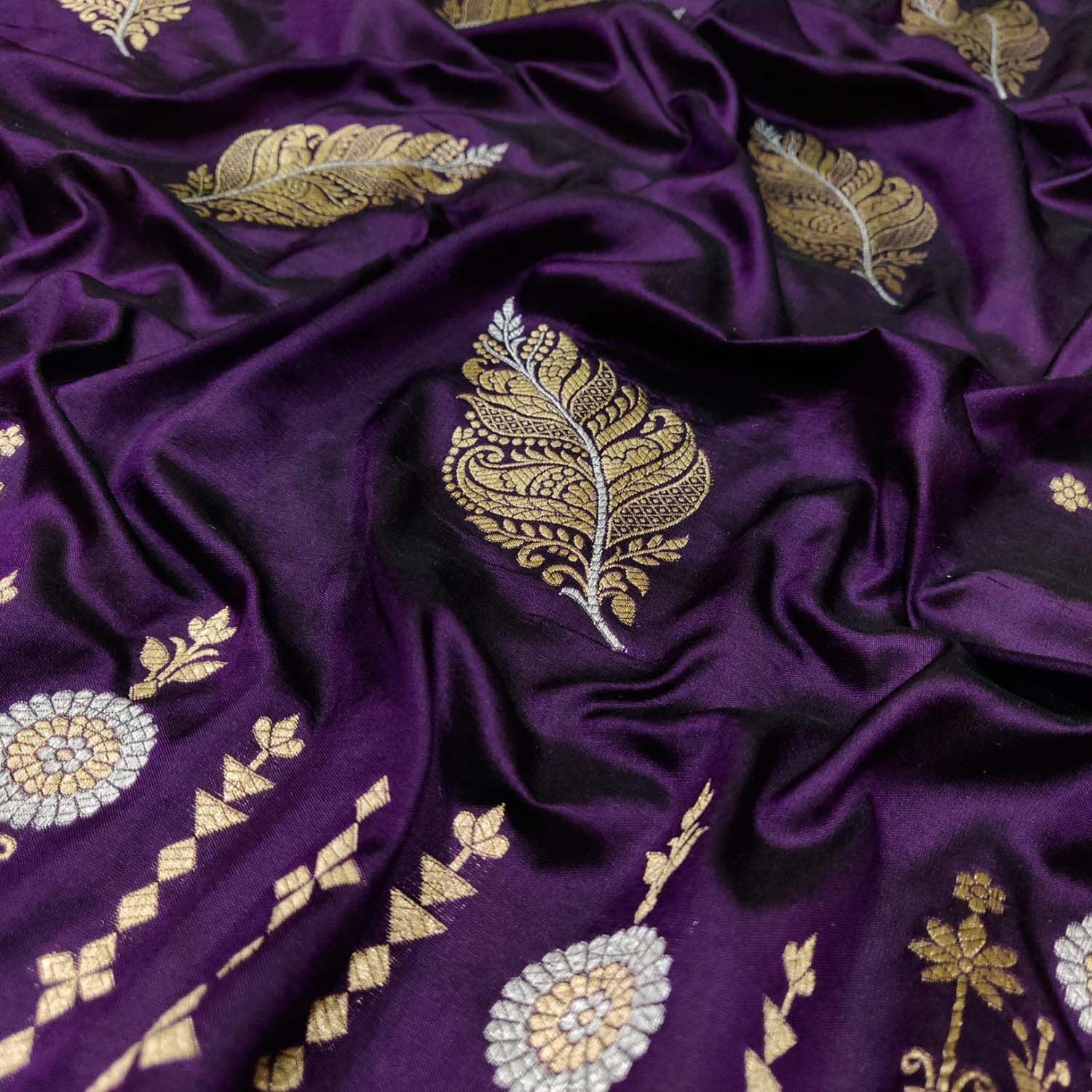 Exquisite Handloom Banarasi Pure Katan Silk Saree with Flower Design - Luxurion World