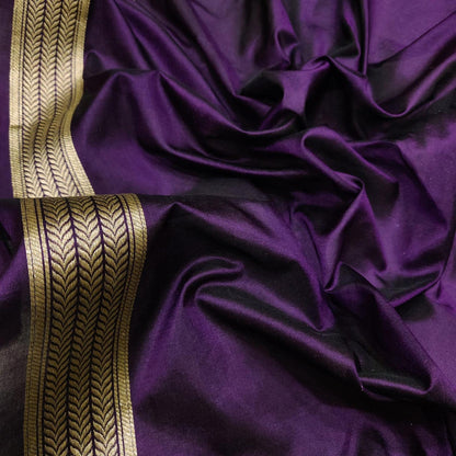 Exquisite Handloom Banarasi Pure Katan Silk Saree with Flower Design - Luxurion World