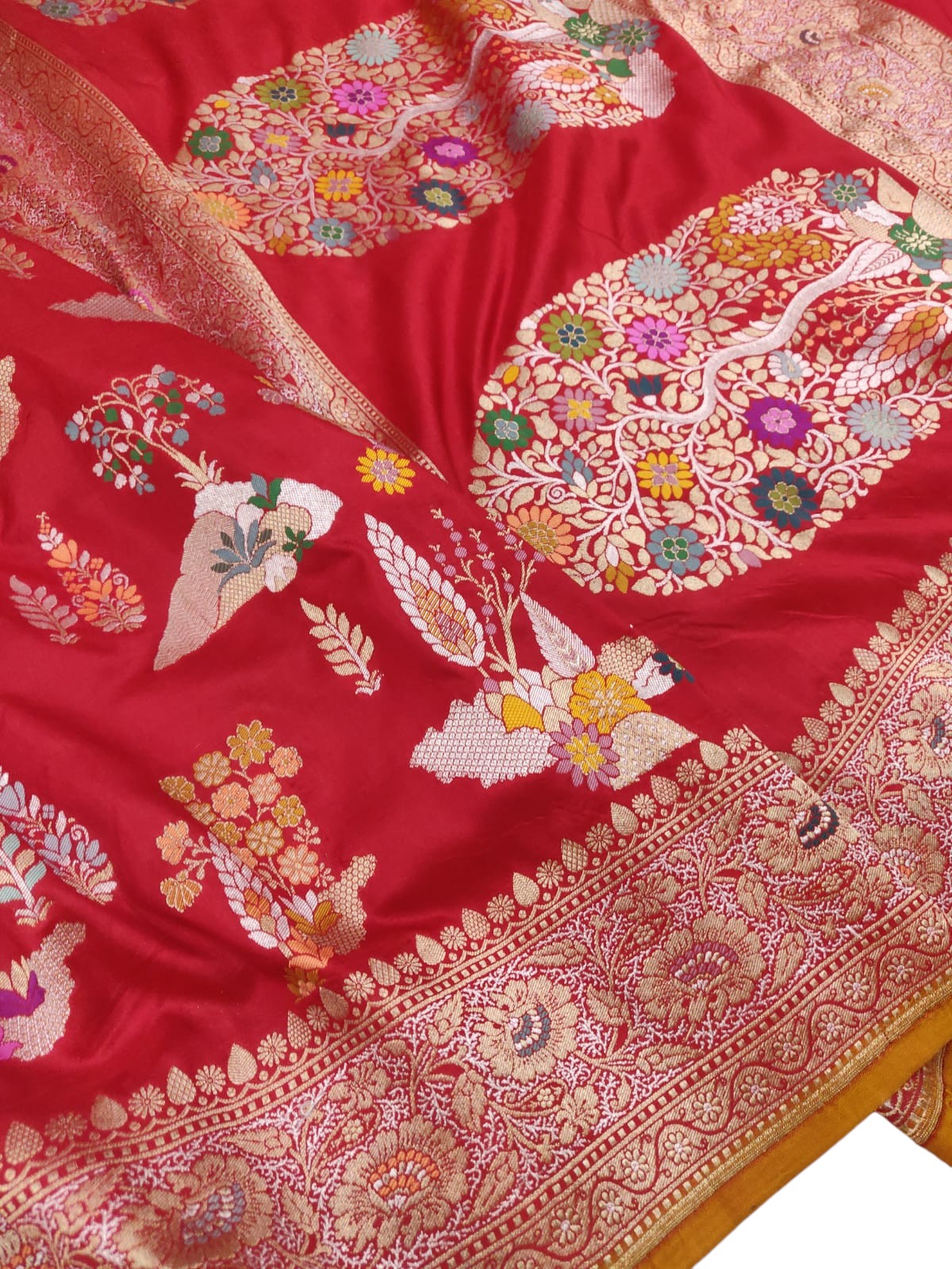Exquisite Red Handloom Banarasi Pure Katan Silk Flower Design Meenakari Saree - Luxurion World