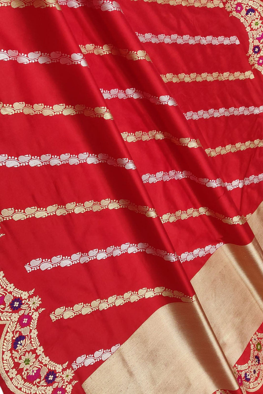 Exquisite Red Handloom Banarasi Pure Katan Silk Sona Roopa Stripe Design Saree - Luxurion World