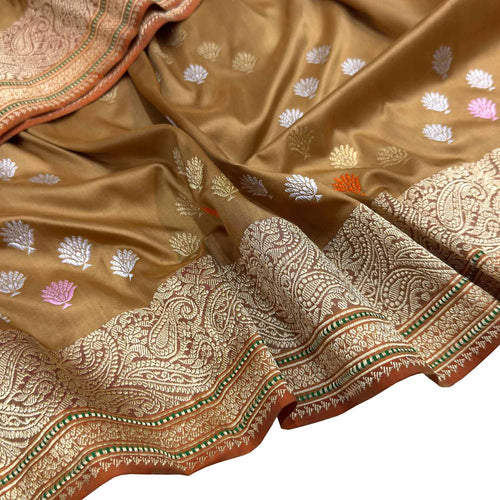 Golden Handloom Banarasi Pure Katan Silk Sona Roopa Flower Design Saree - Luxurion World