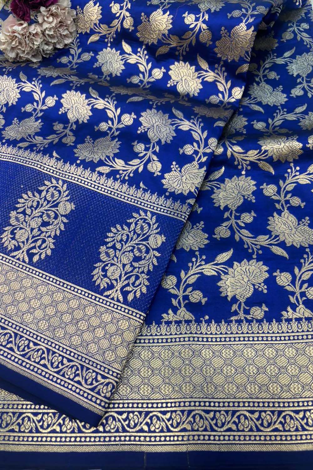 Exquisite Blue Handloom Banarasi Pure Katan Silk Flower Design Saree - Luxurion World