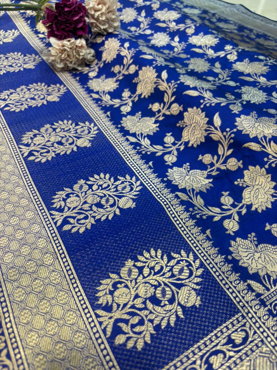 Exquisite Blue Handloom Banarasi Pure Katan Silk Flower Design Saree - Luxurion World