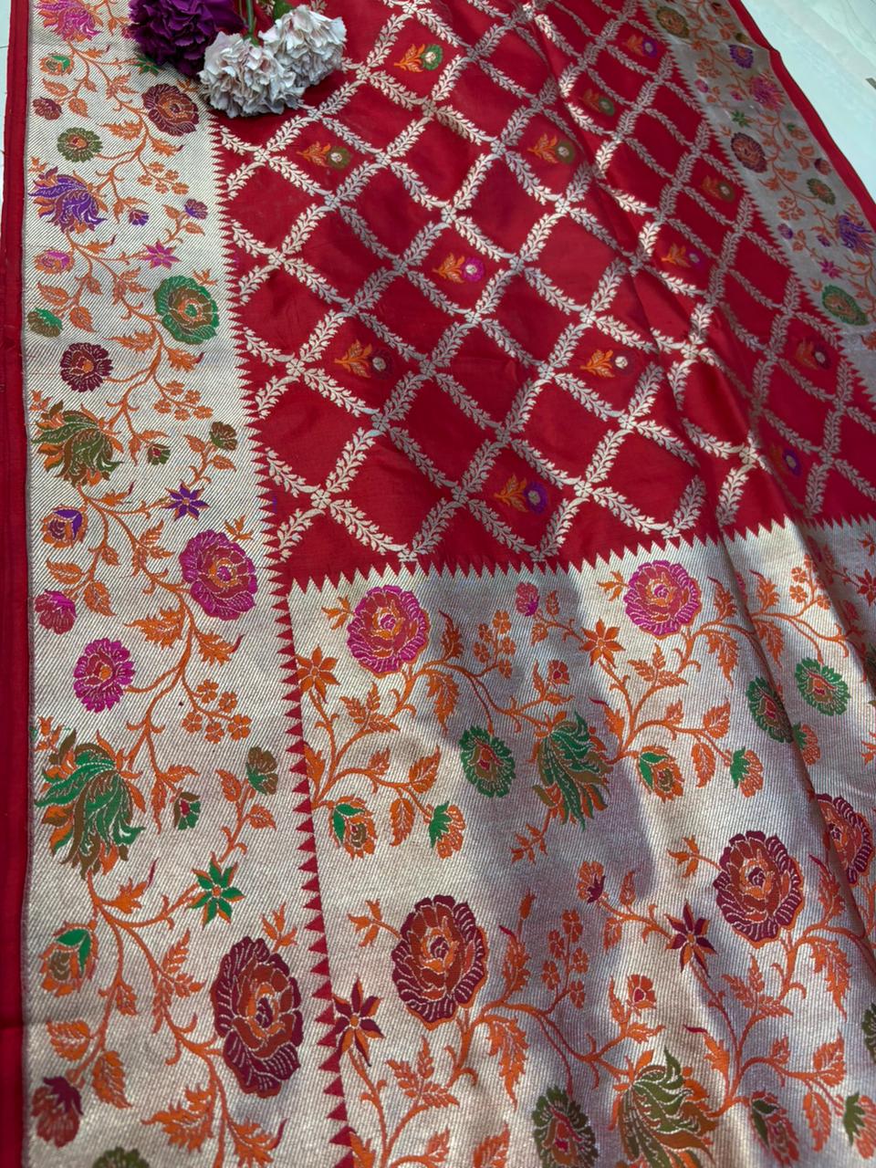 Exquisite Red Handloom Banarasi Pure Katan Silk Flower Design Meenakari Saree - Luxurion World