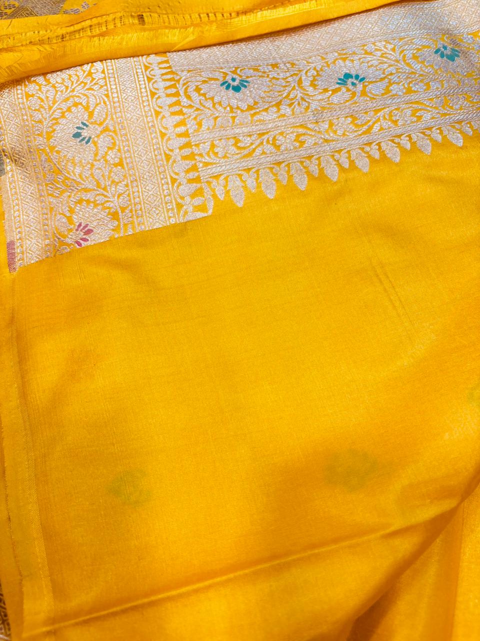 Yellow Handloom Banarasi Pure Katan Silk Flower Design Meenakari Saree - Luxurion World