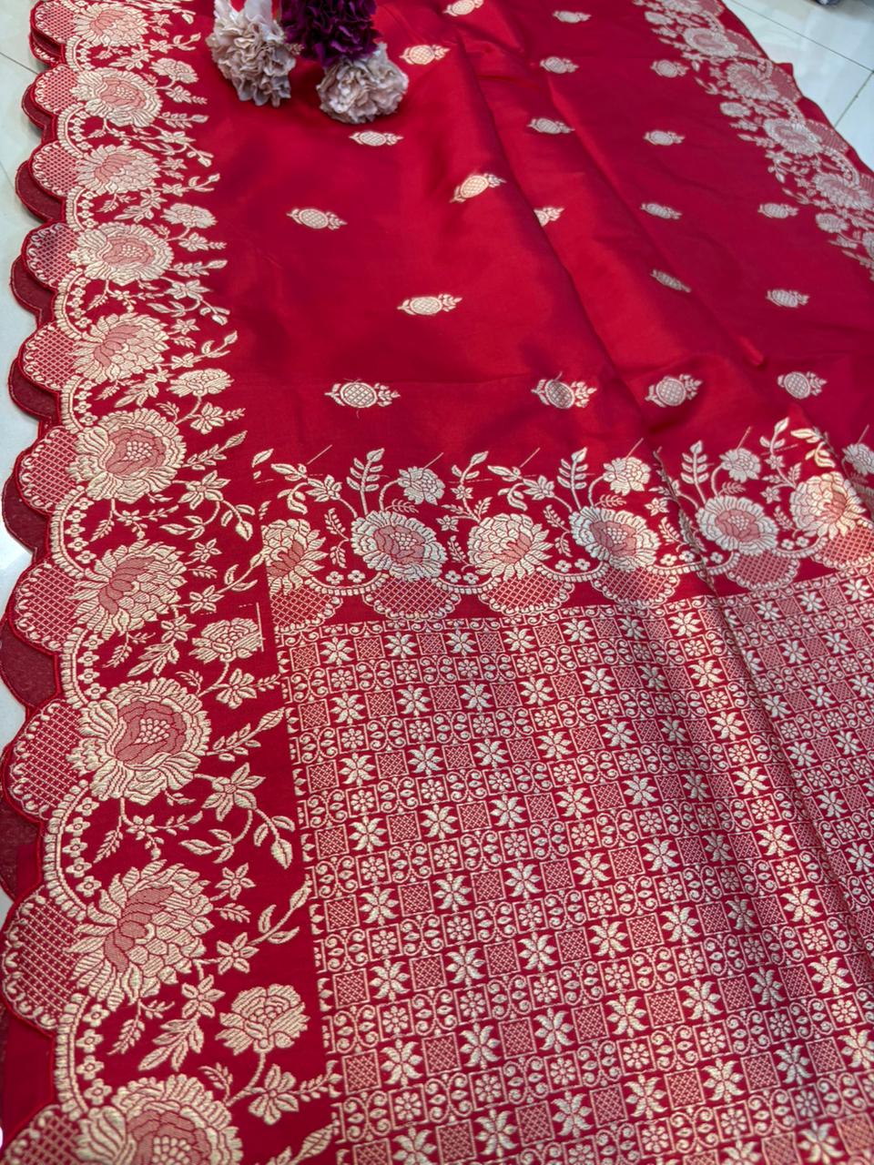 Exquisite Red Handloom Banarasi Pure Katan Silk Flower Design Scallop Border Saree - Luxurion World