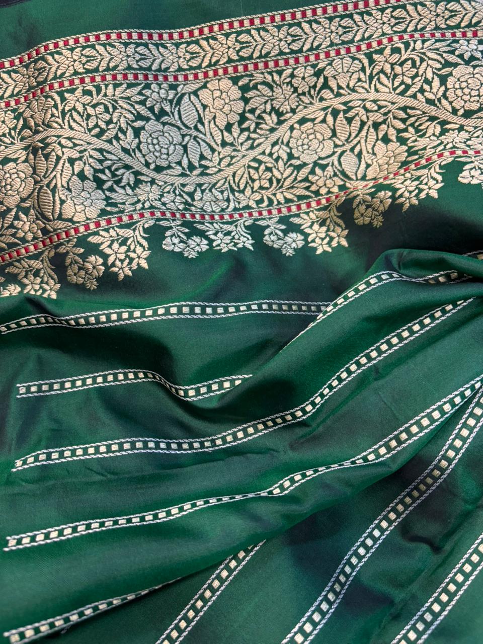 Exquisite Green Handloom Banarasi Pure Katan Silk Flower Design Saree - Luxurion World
