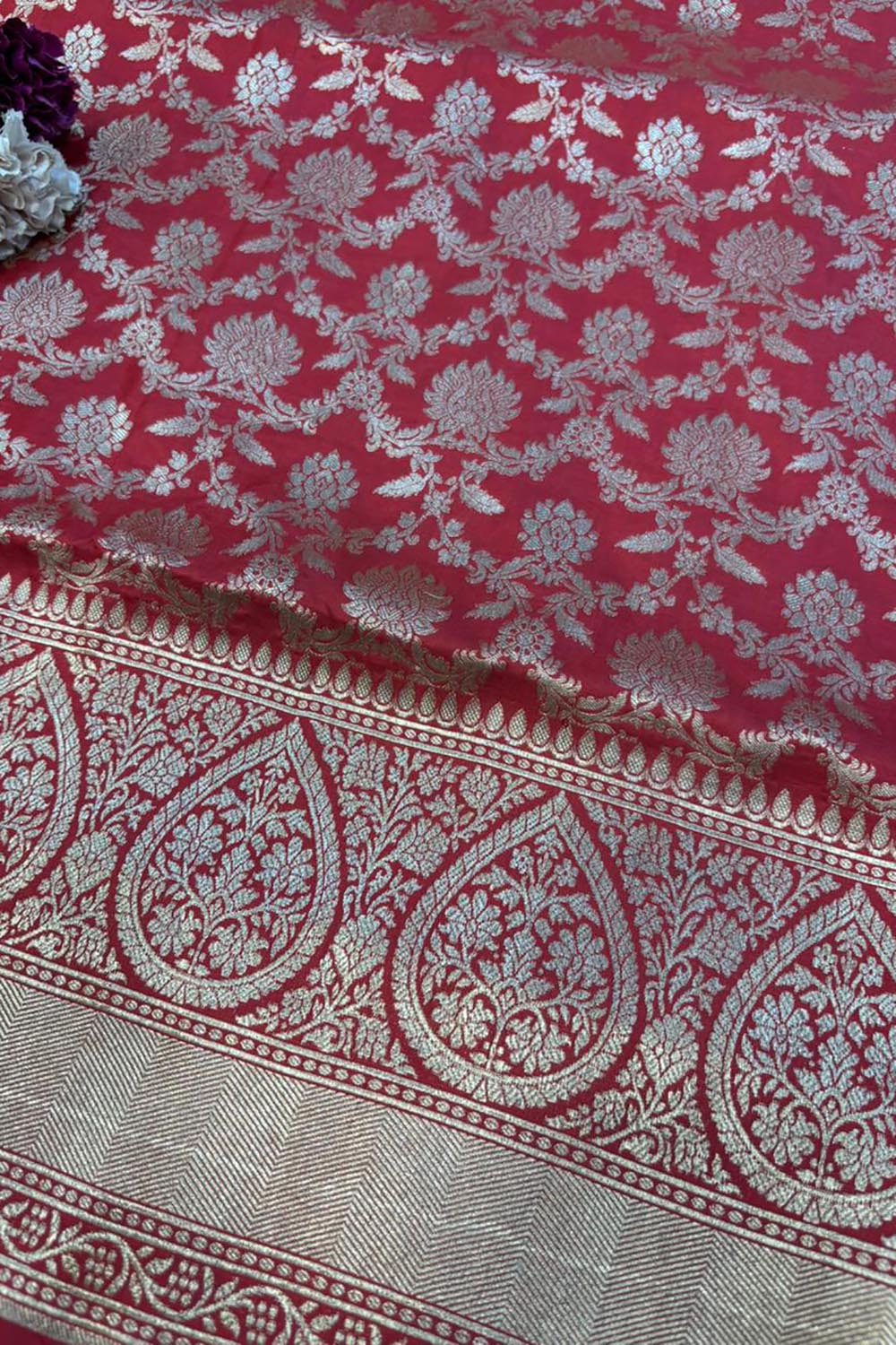 Exquisite Red Handloom Banarasi Pure Katan Silk Saree - Luxurion World
