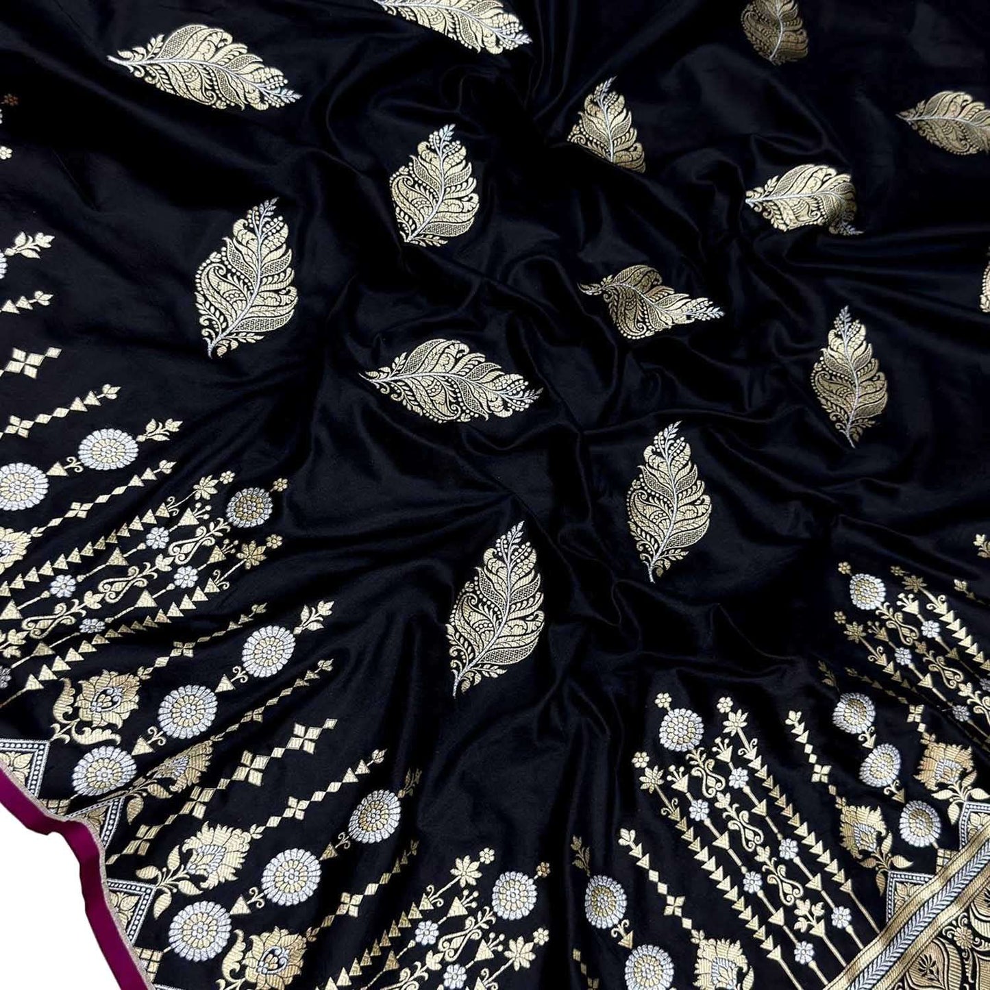 Black Handloom Banarasi Pure Katan Silk Leaf Design Saree - Luxurion World