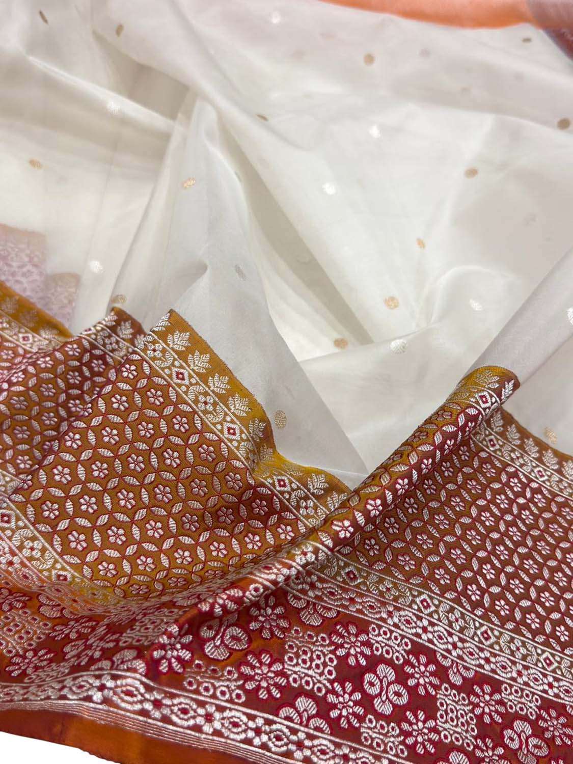 Off White Handloom Banarasi Pure Kora Silk Booti Design Saree - Luxurion World