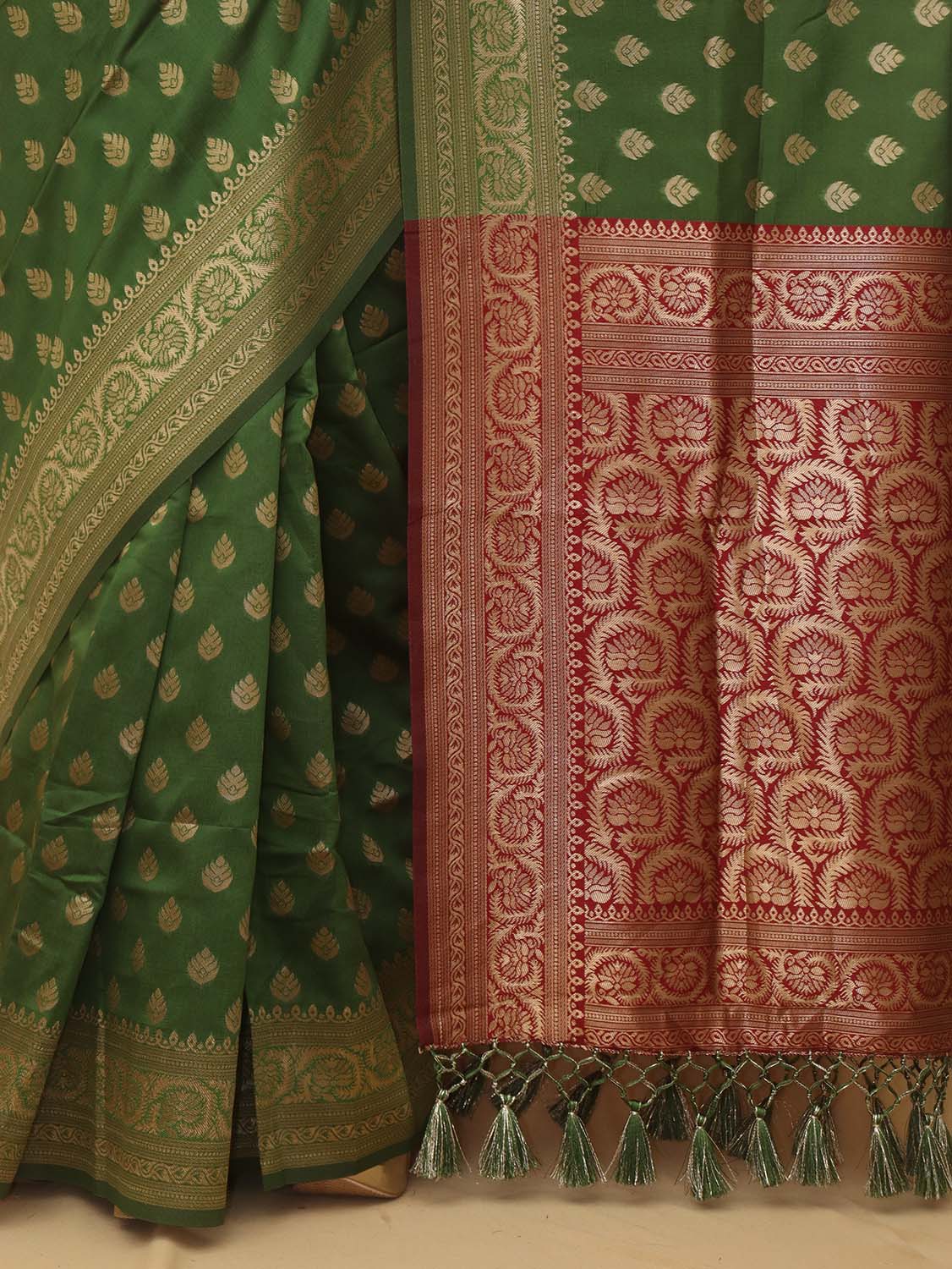 Stunning Green Banarasi Cotton Silk Saree - Elegant and Timeless - Luxurion World