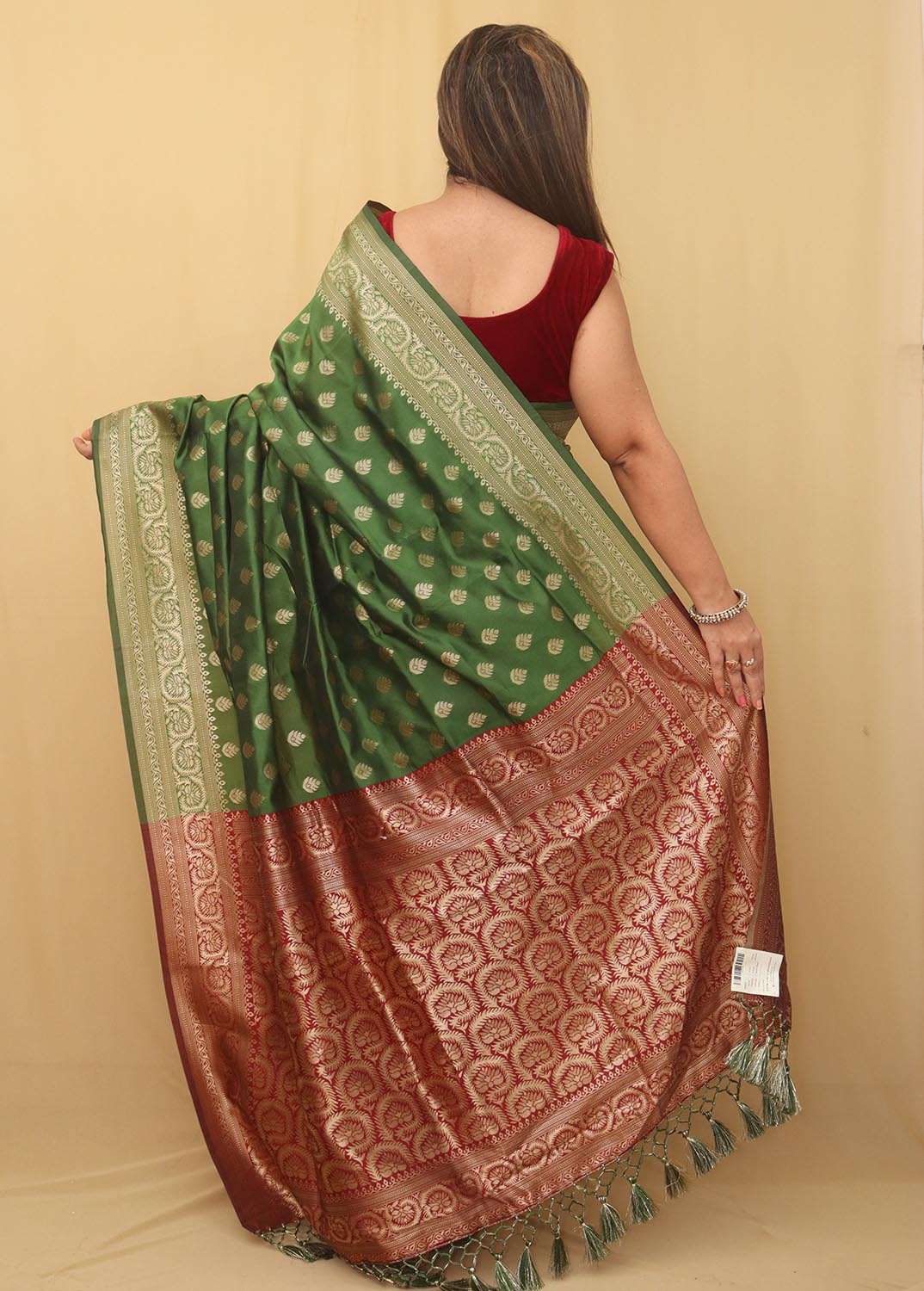 Stunning Green Banarasi Cotton Silk Saree - Elegant and Timeless - Luxurion World